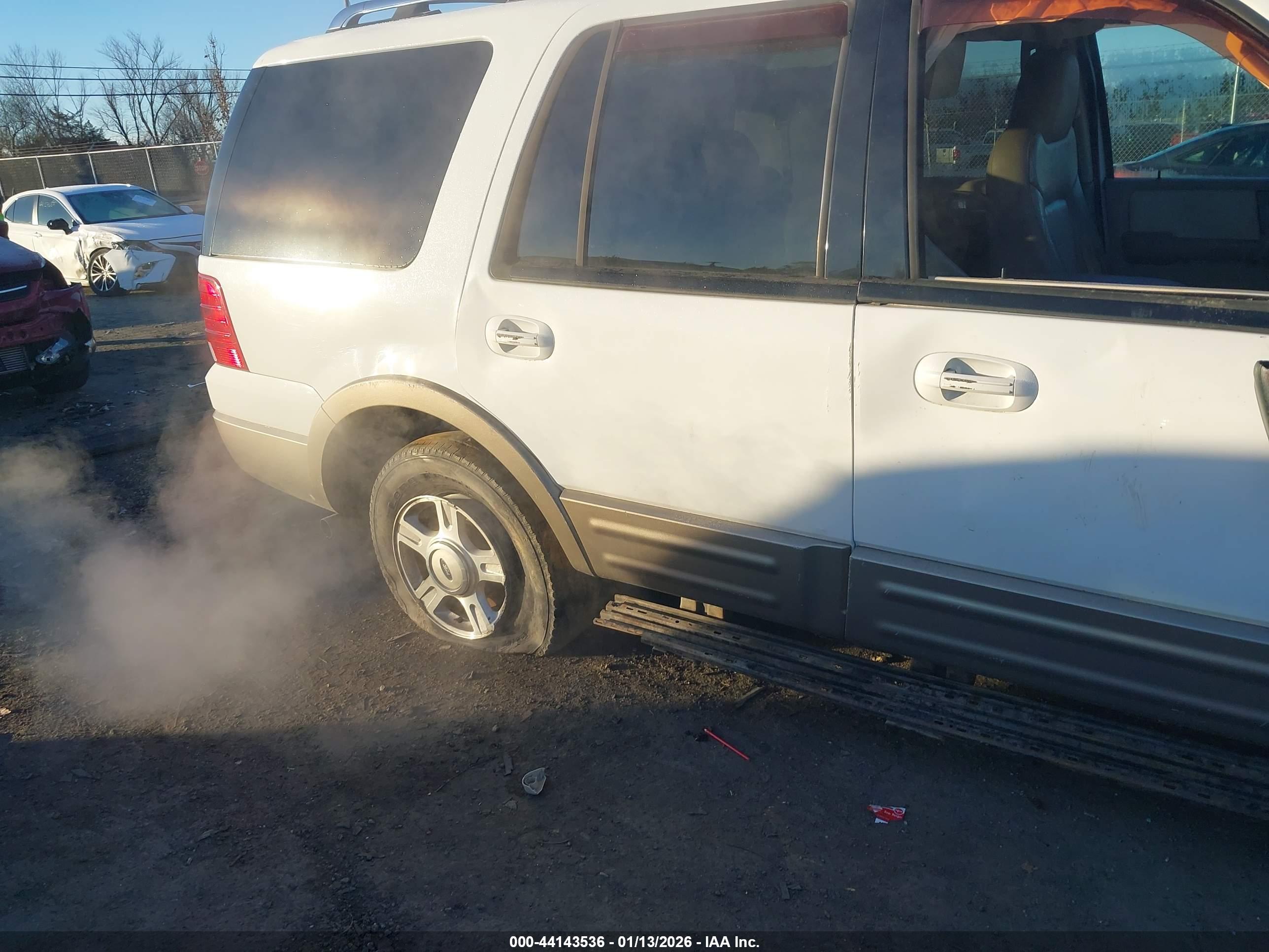 FORD EXPEDITION image 6