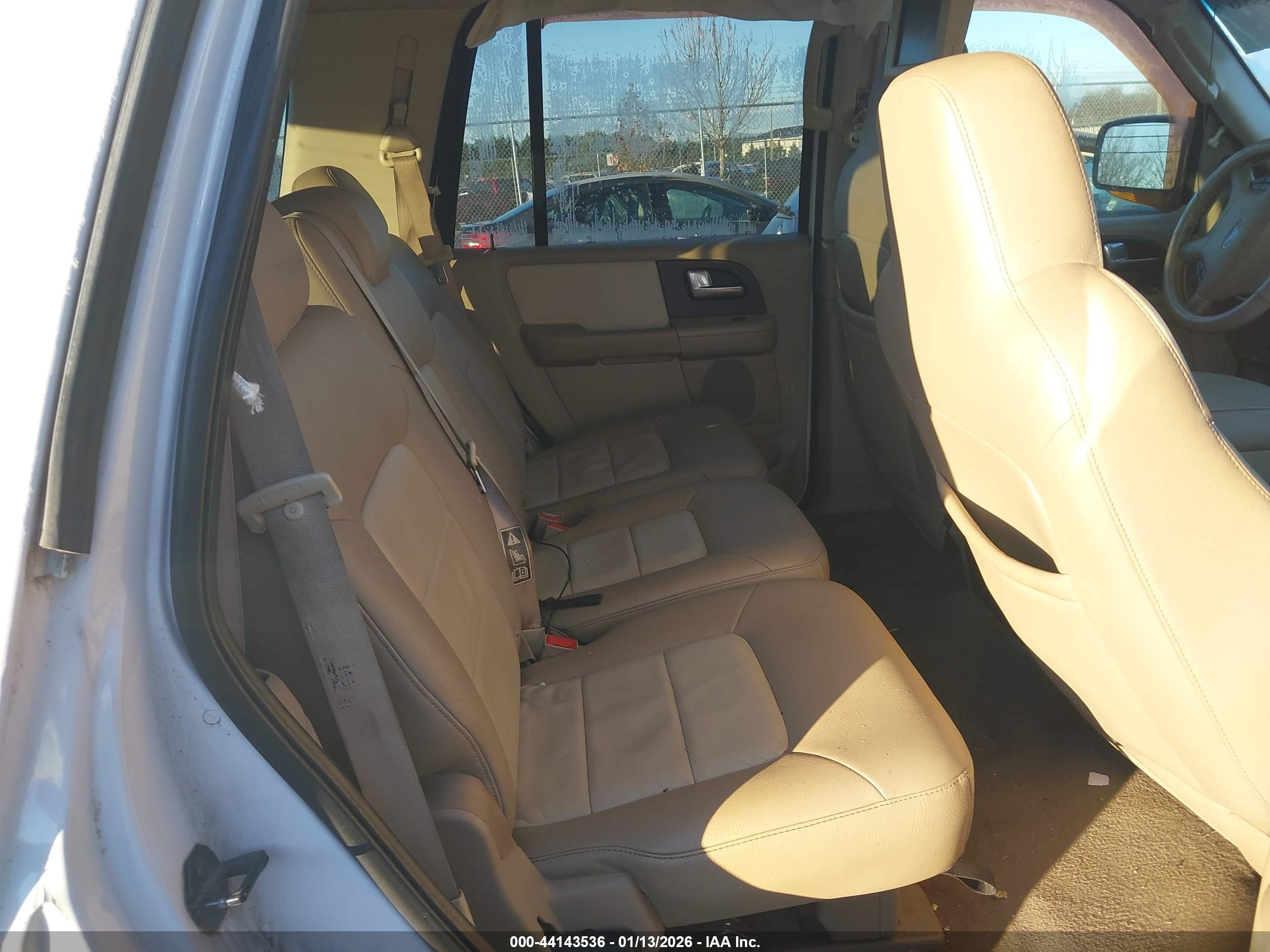 FORD EXPEDITION image 8