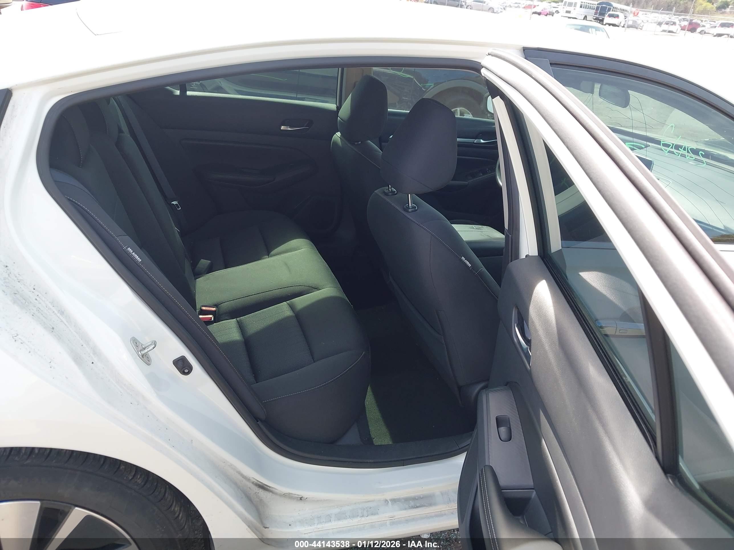 NISSAN ALTIMA image 8