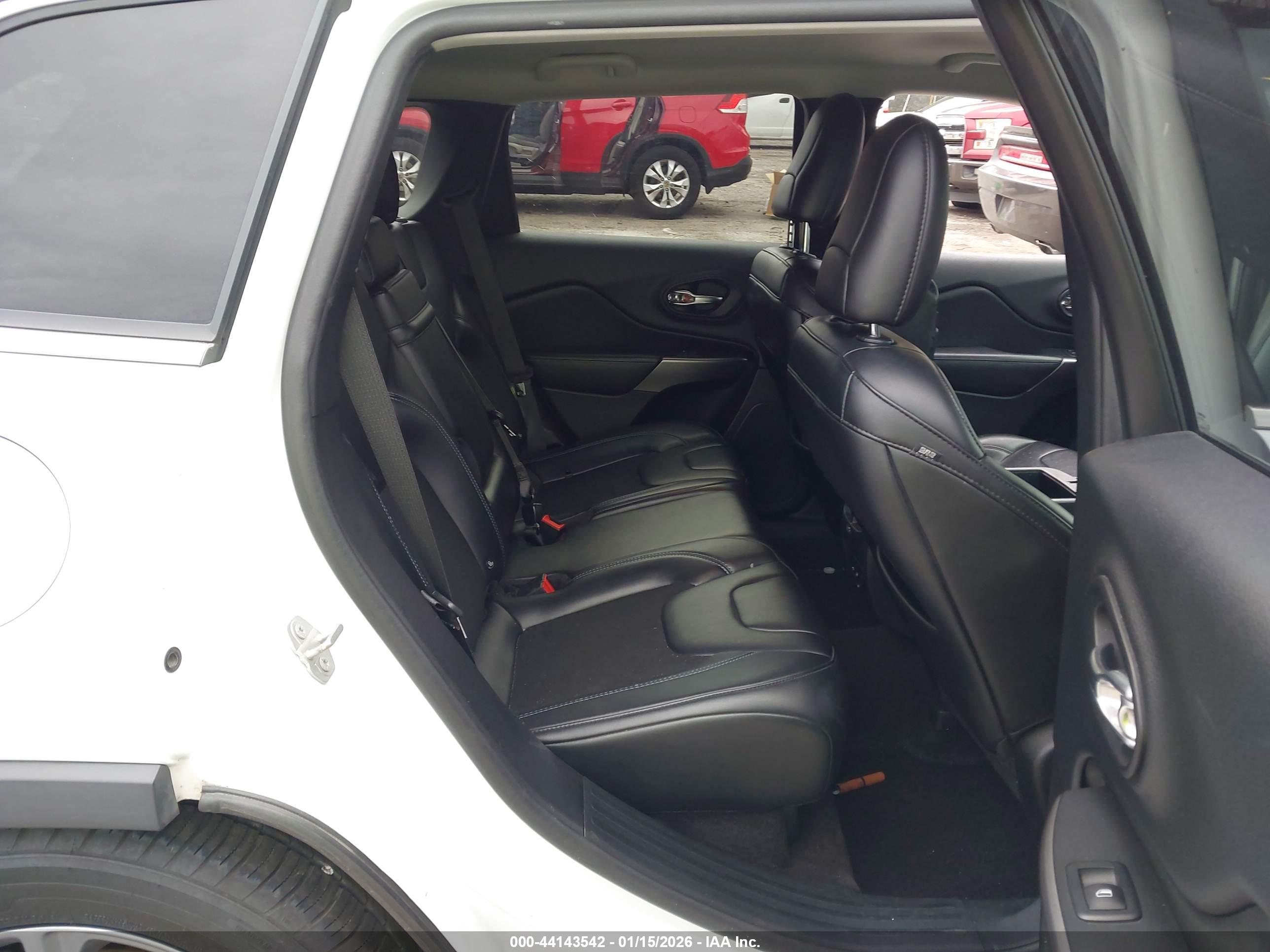 JEEP CHEROKEE image 8