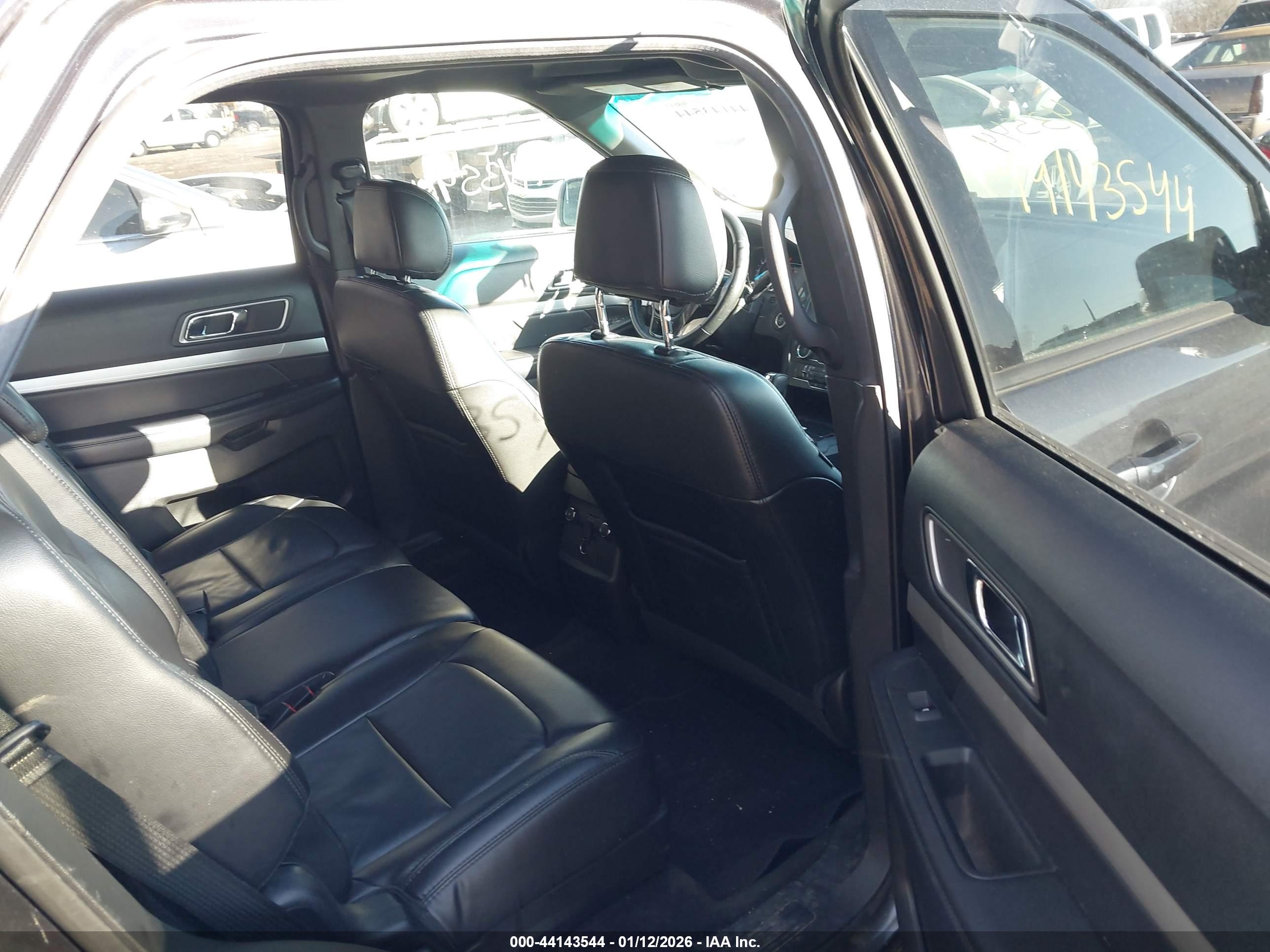 FORD EXPLORER image 8