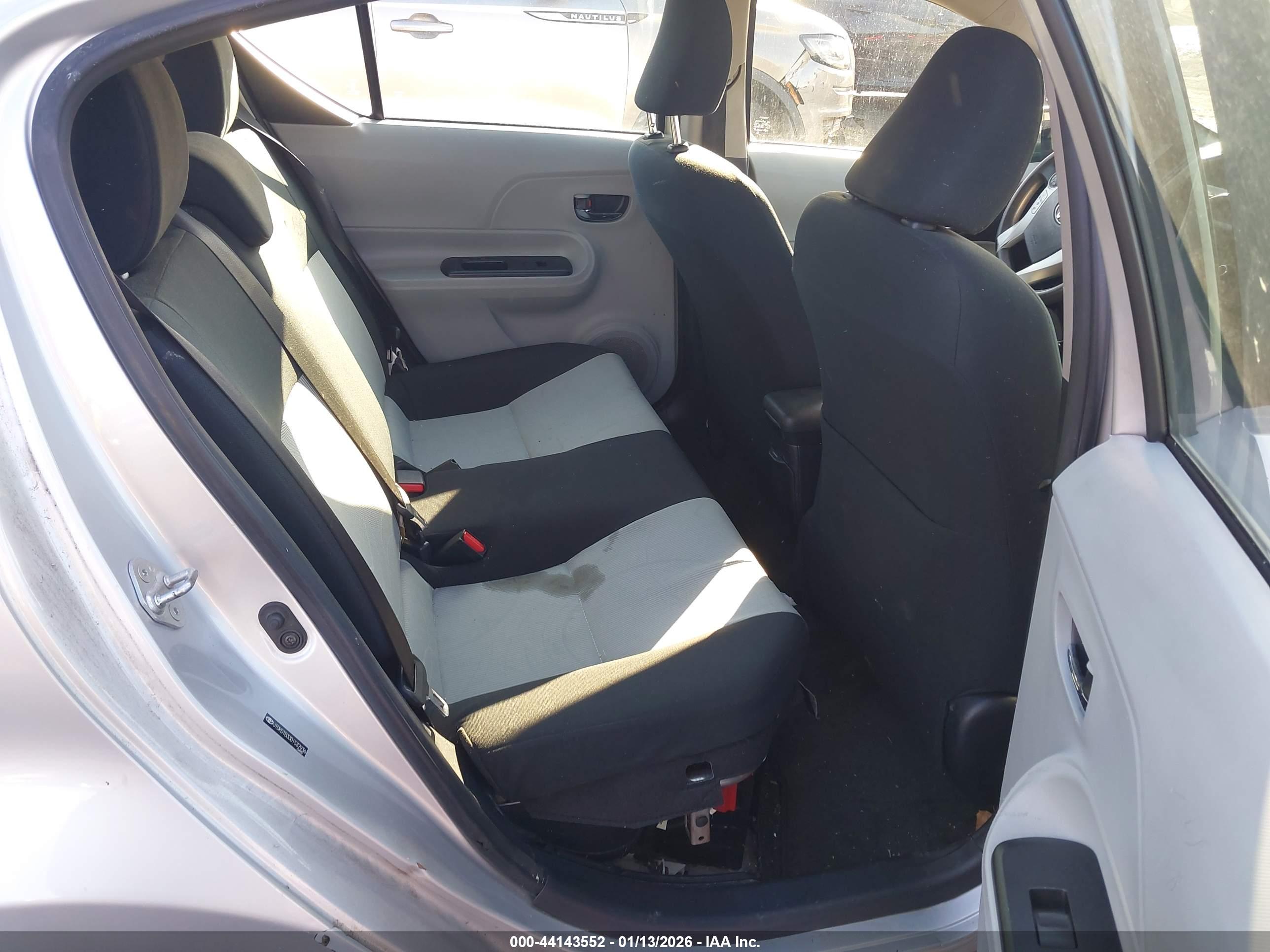 TOYOTA PRIUS image 8