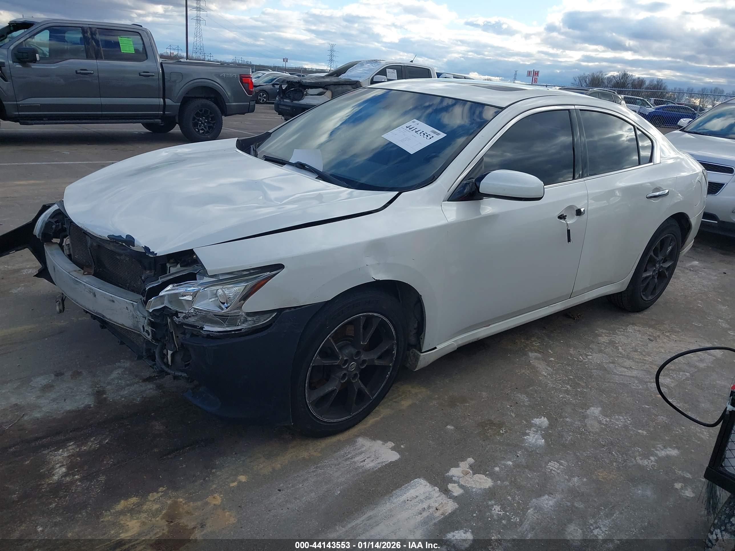 NISSAN MAXIMA image 2