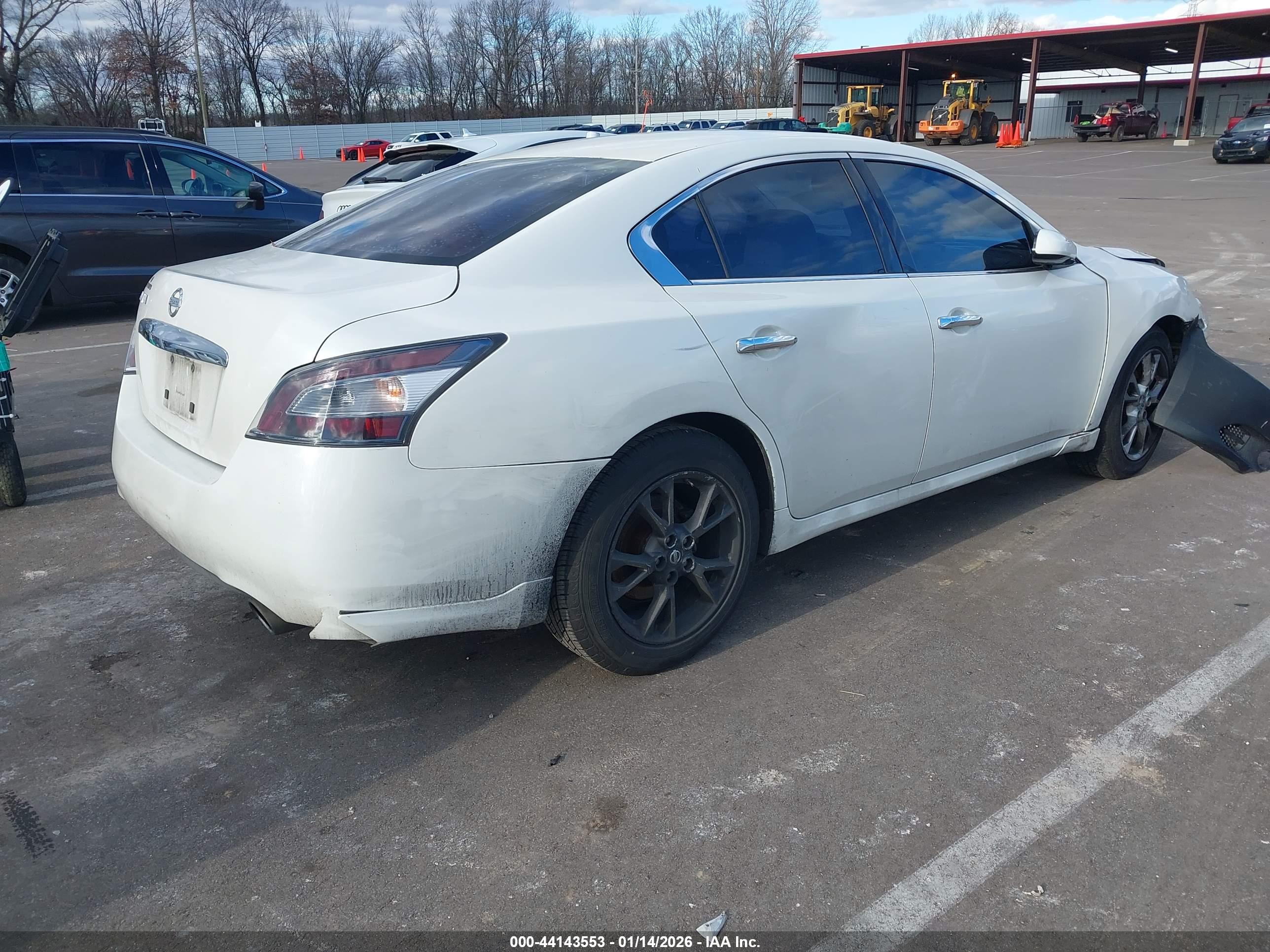 NISSAN MAXIMA image 4