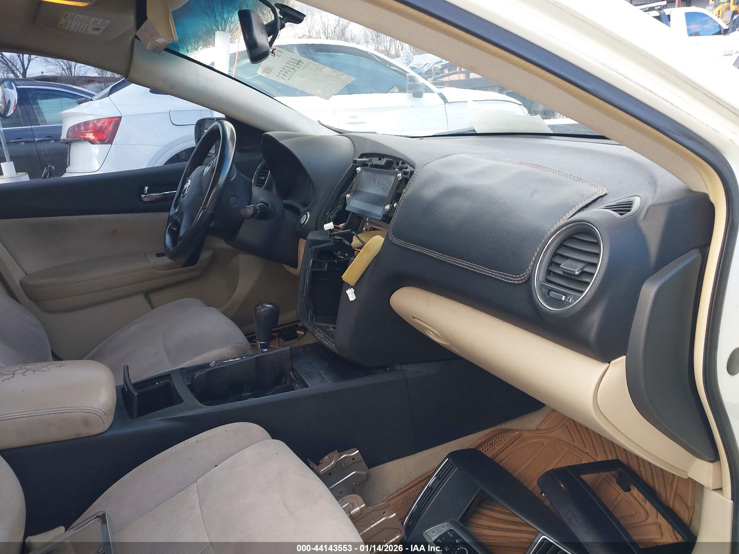 NISSAN MAXIMA image 5