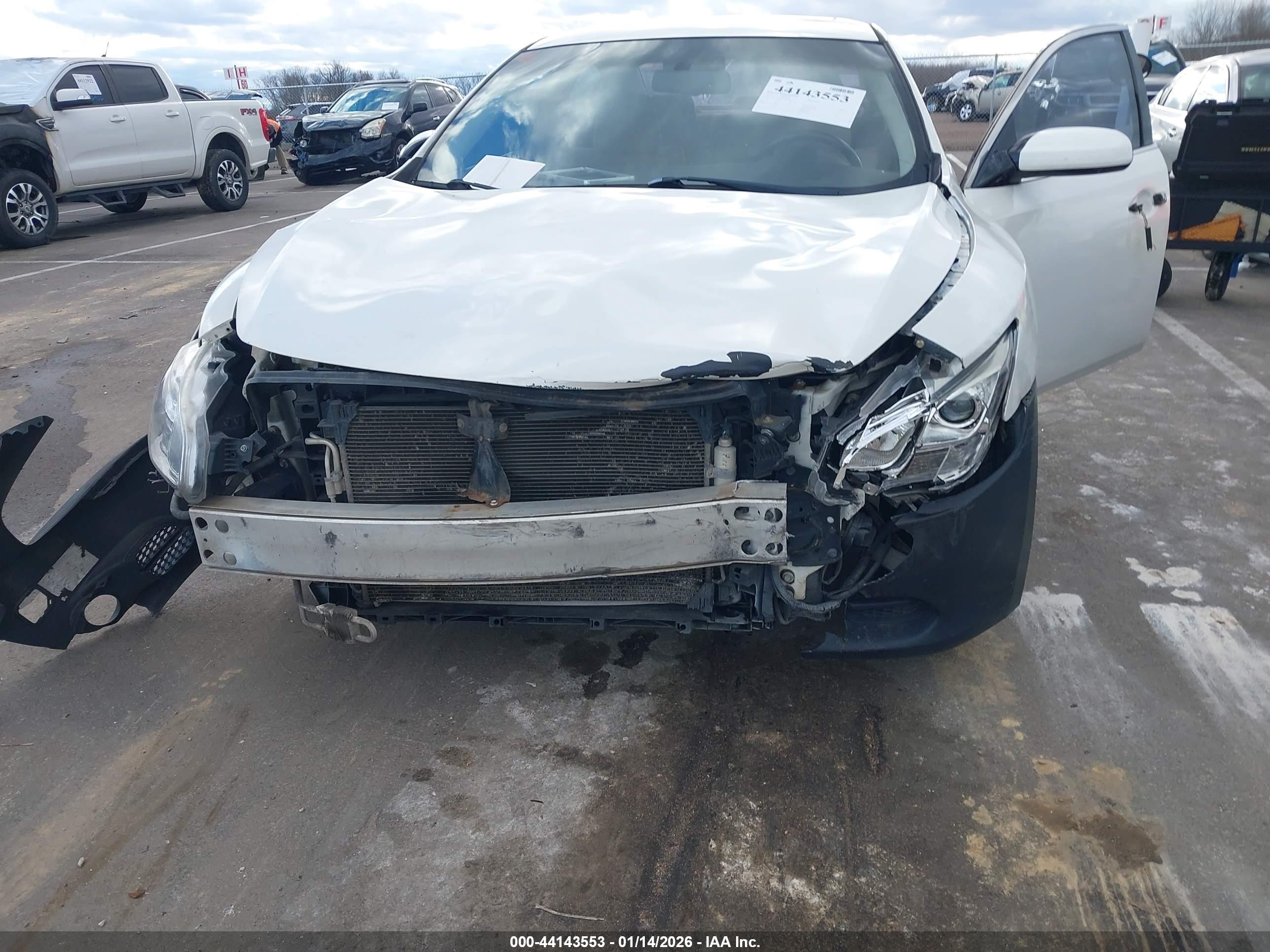 NISSAN MAXIMA image 6