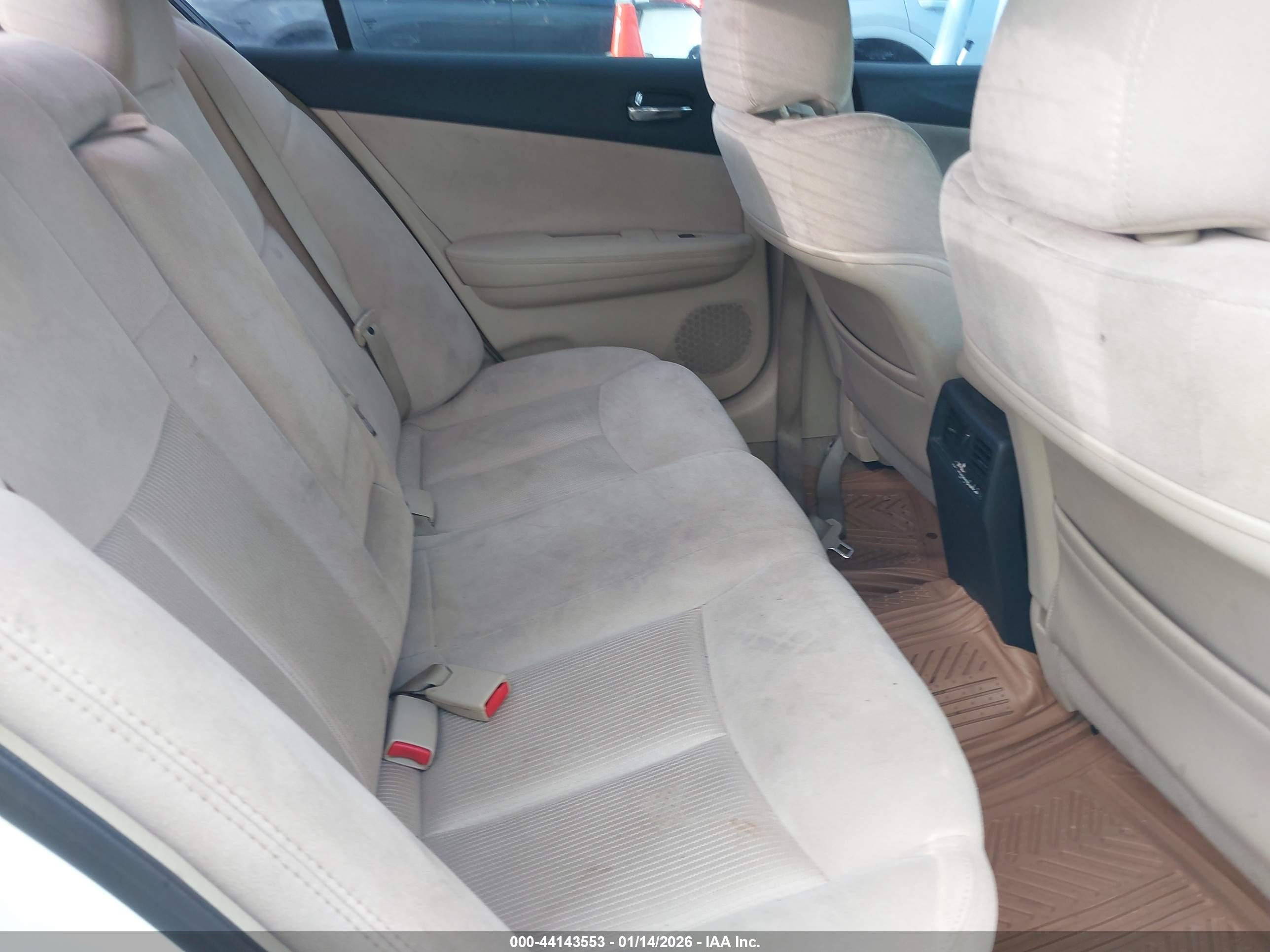 NISSAN MAXIMA image 8