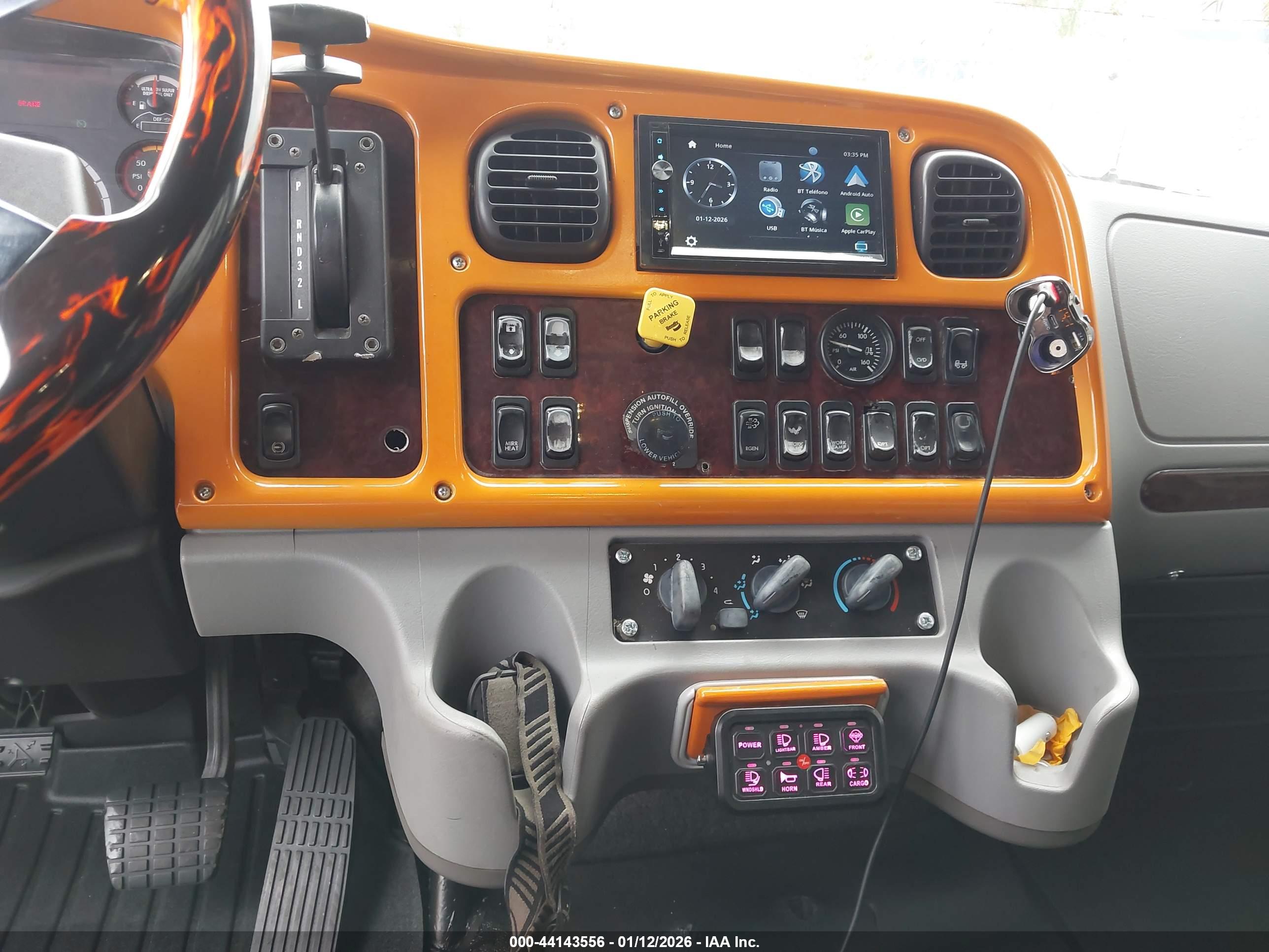 FREIGHTLINER M2 image 7