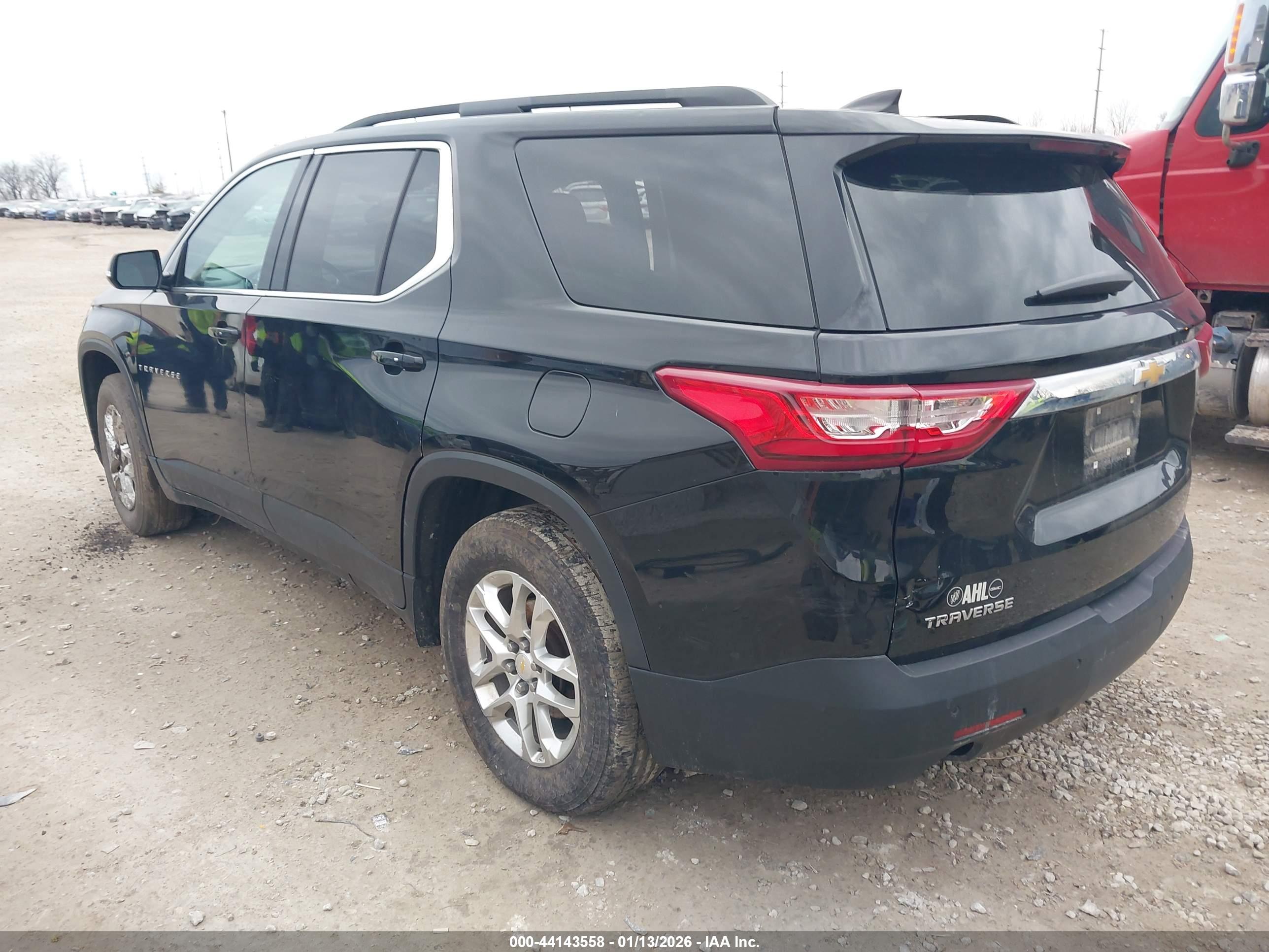 CHEVROLET TRAVERSE image 3