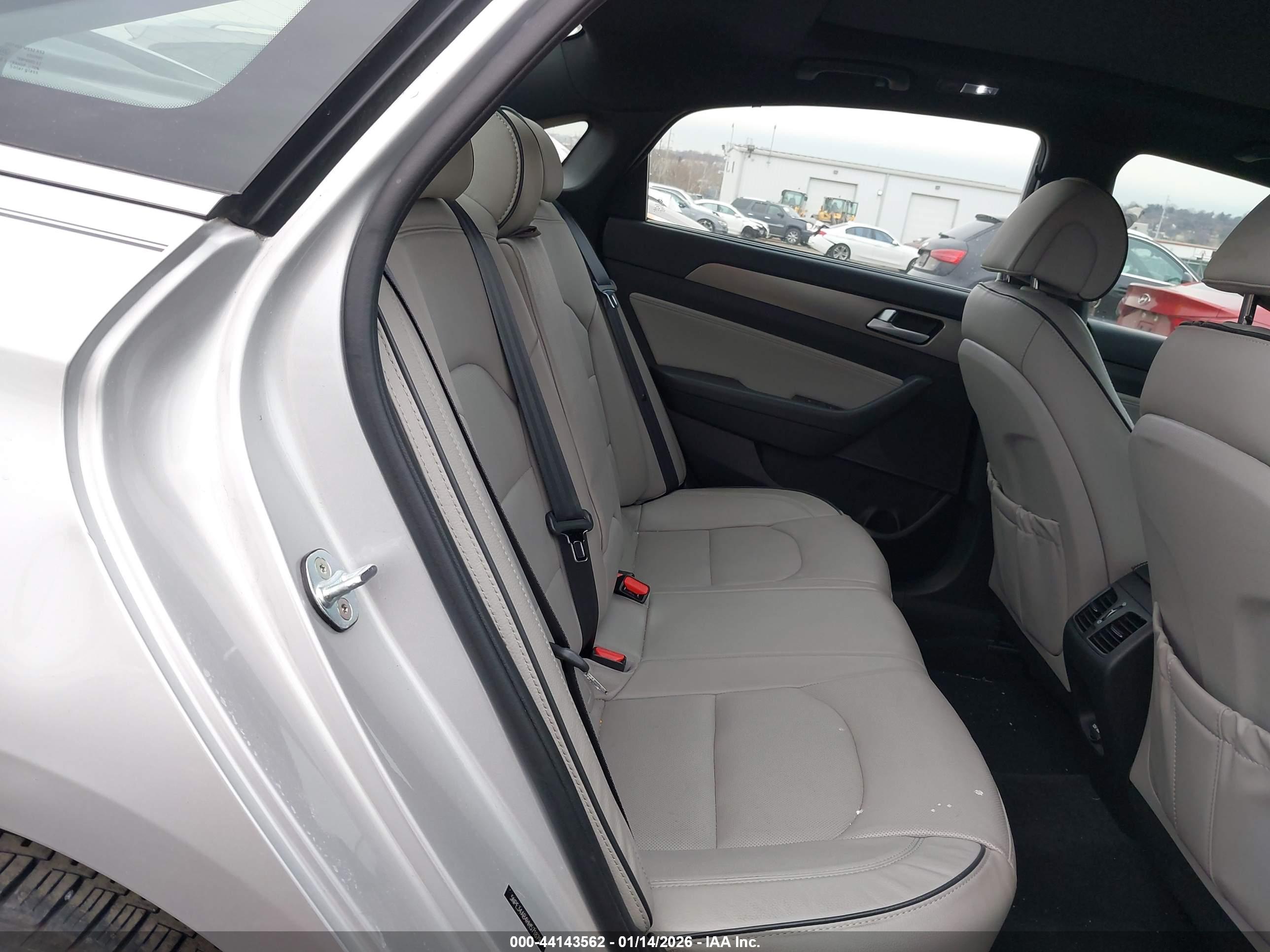 HYUNDAI SONATA image 8