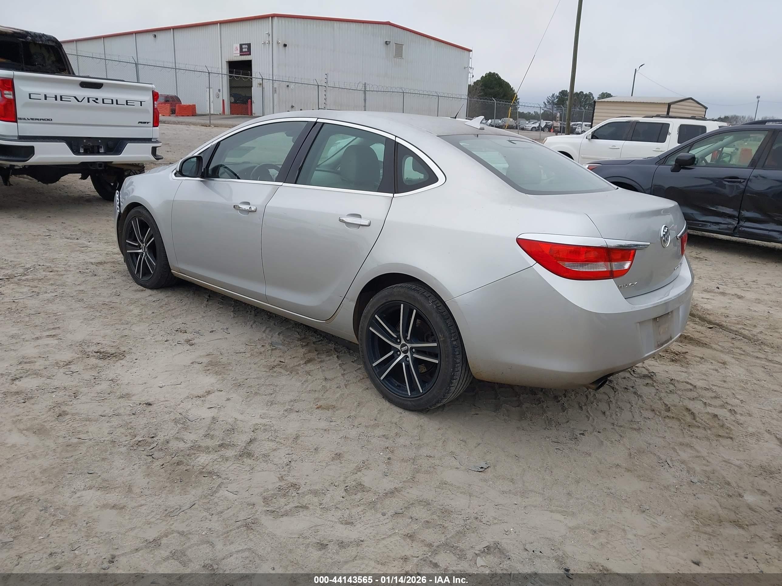 BUICK VERANO image 3