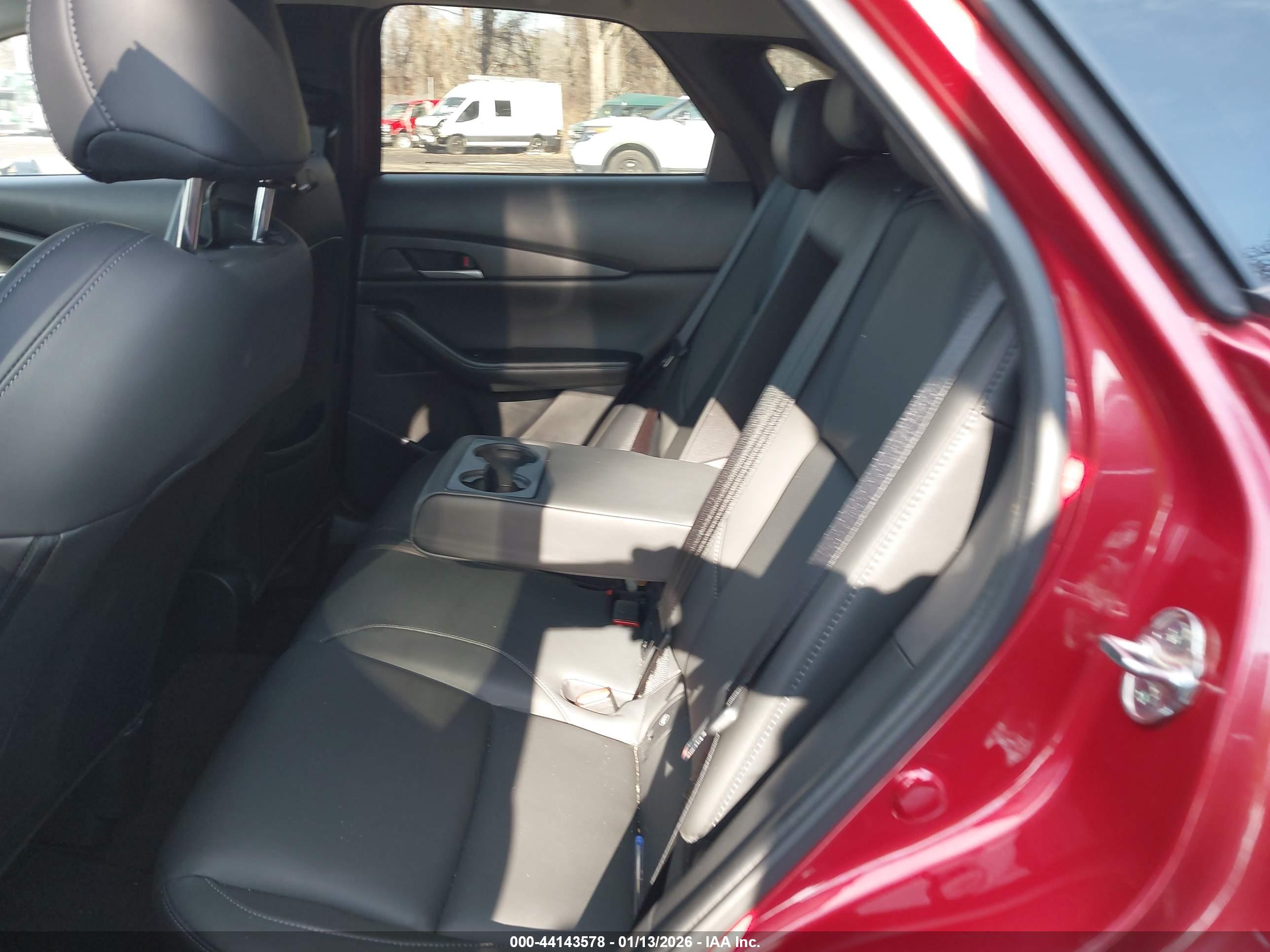 MAZDA CX-30 image 8