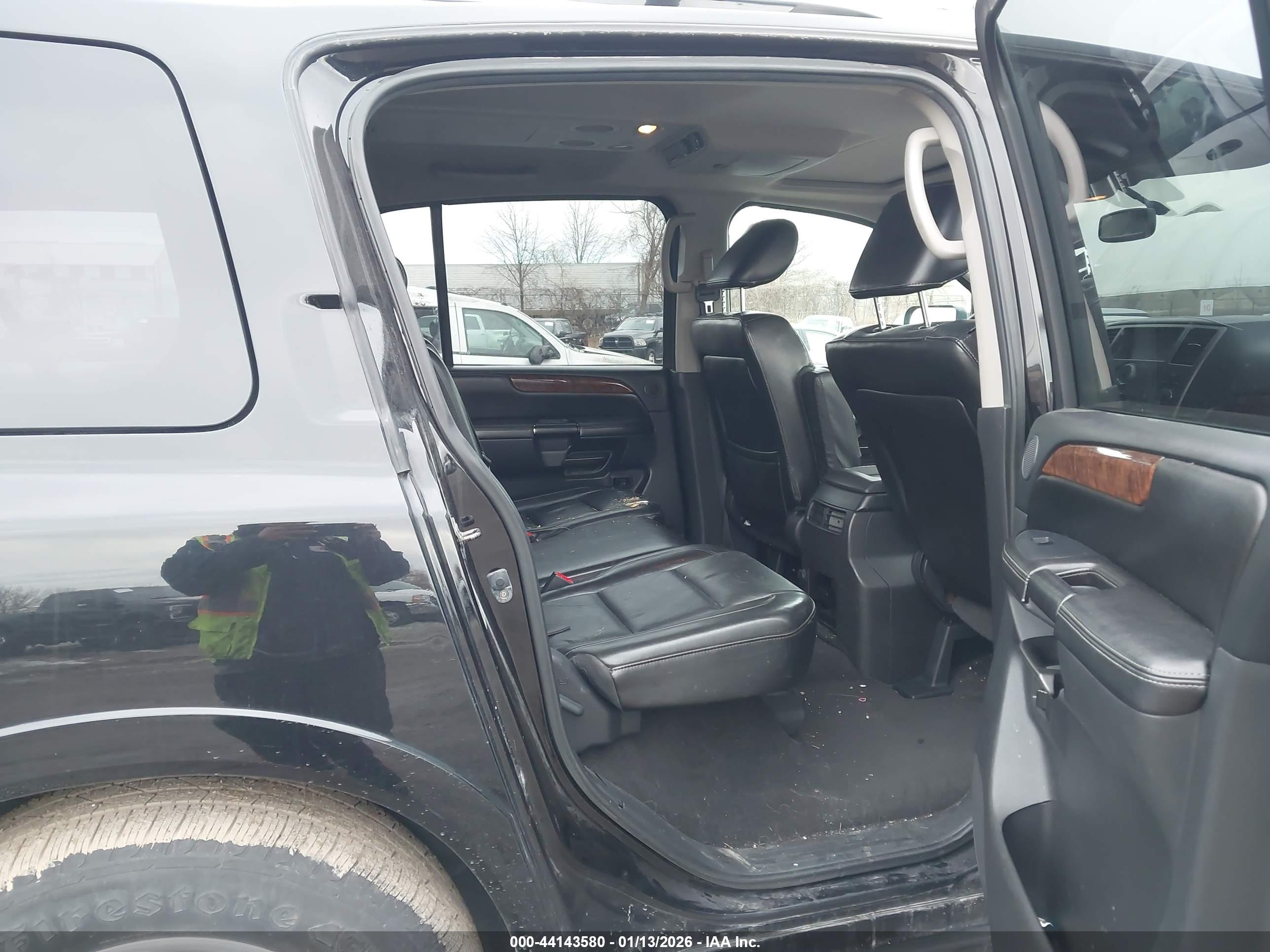 NISSAN ARMADA image 8