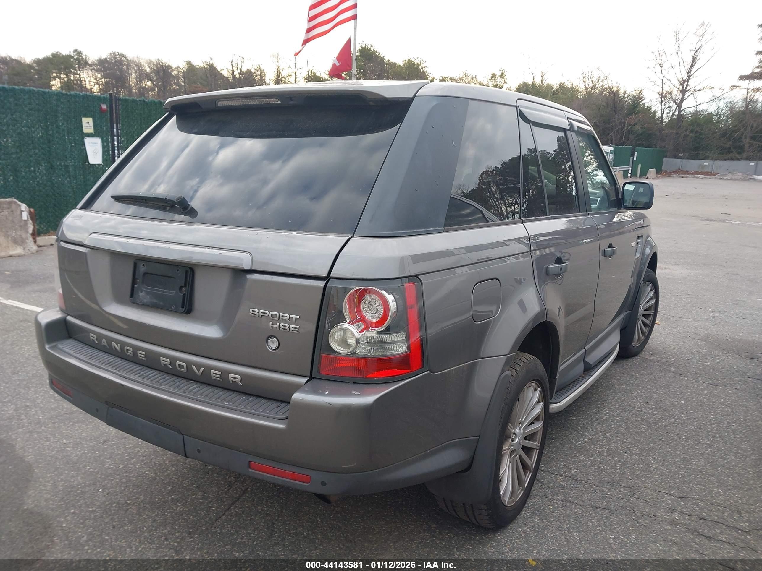 LAND ROVER image 4