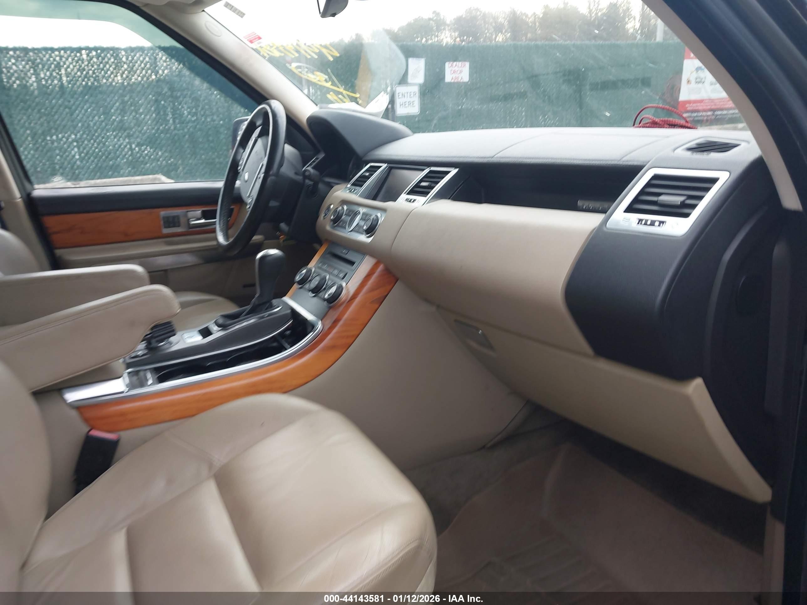 LAND ROVER image 5