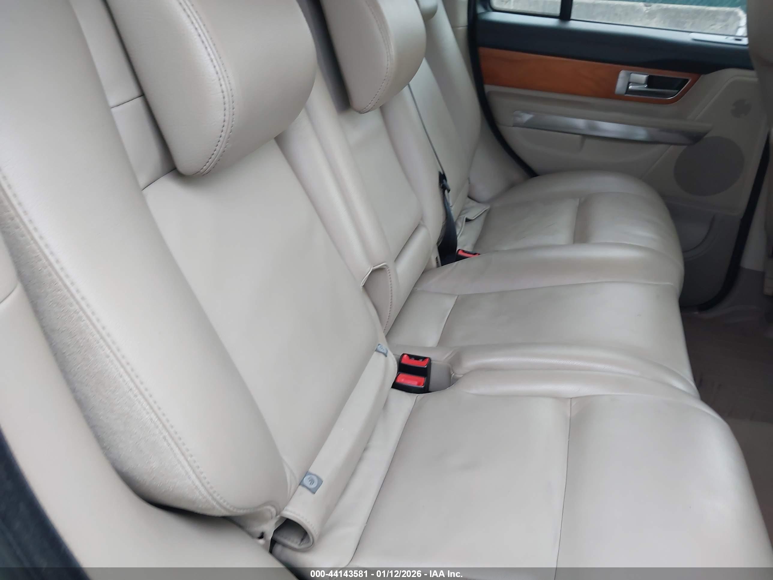 LAND ROVER image 8