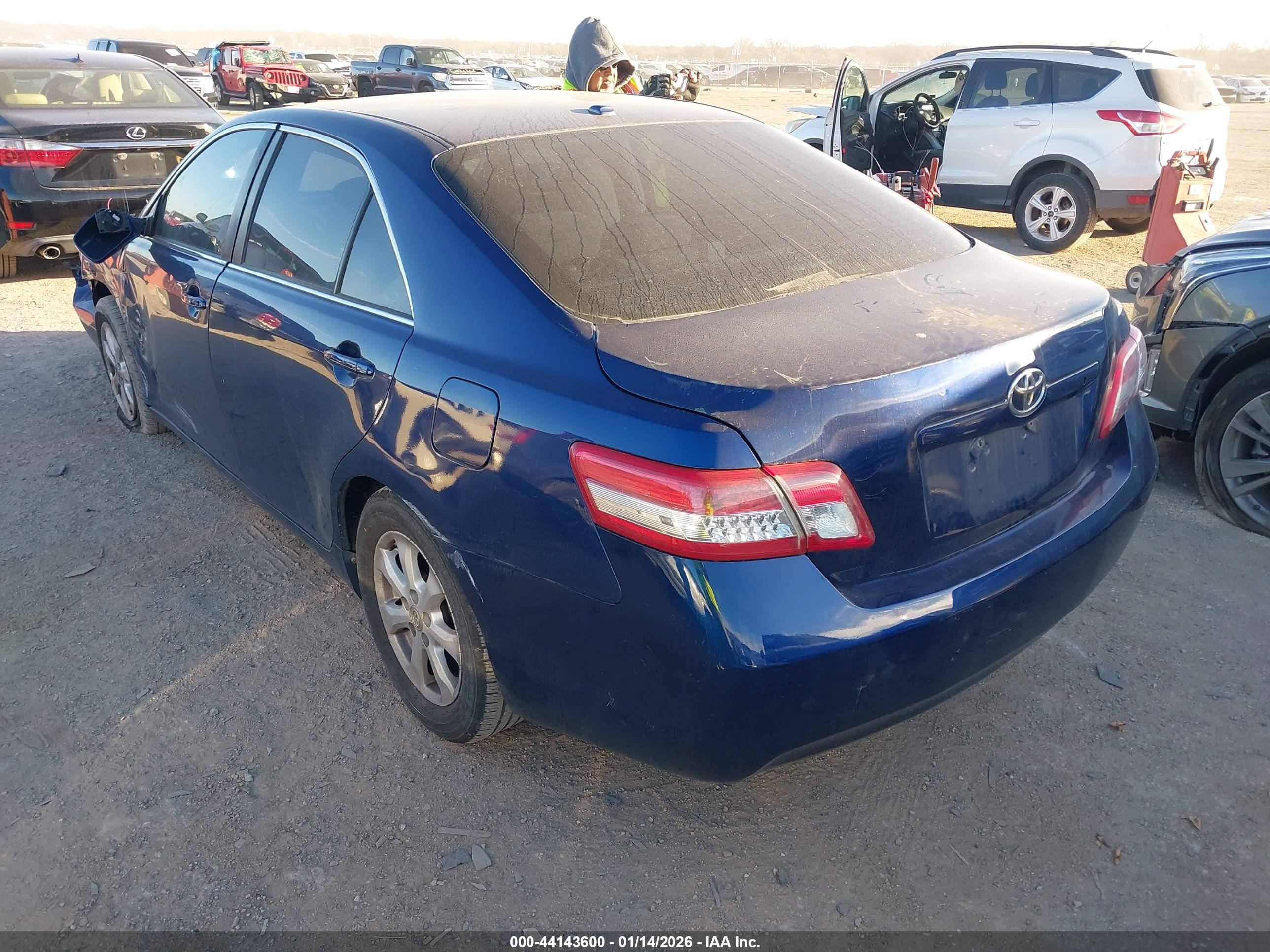TOYOTA CAMRY image 3
