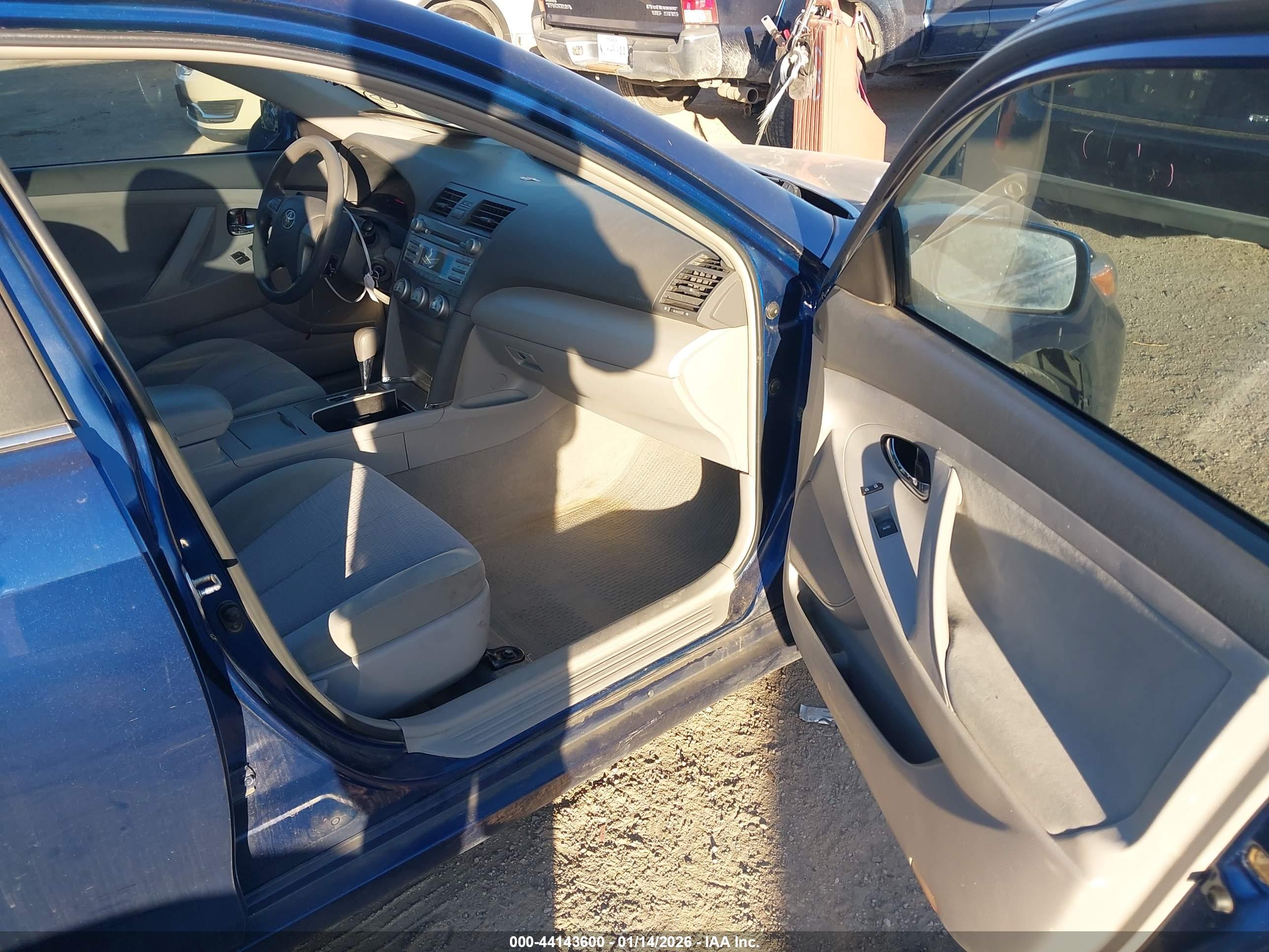 TOYOTA CAMRY image 5
