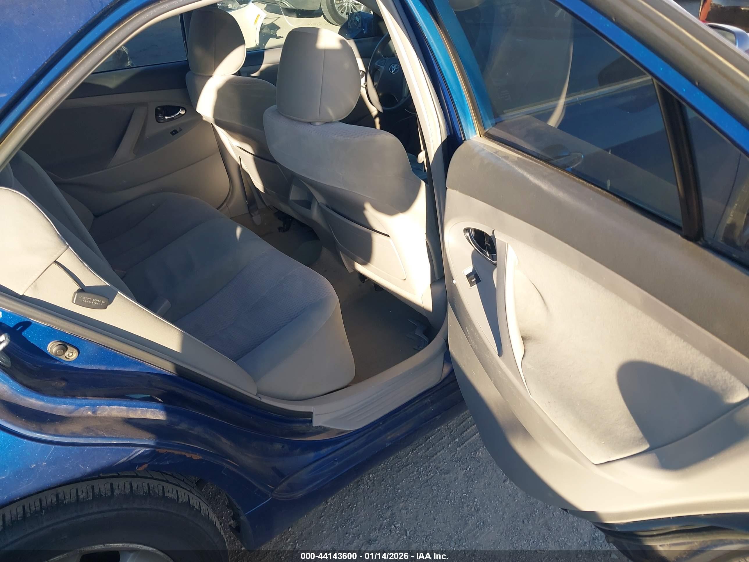TOYOTA CAMRY image 8