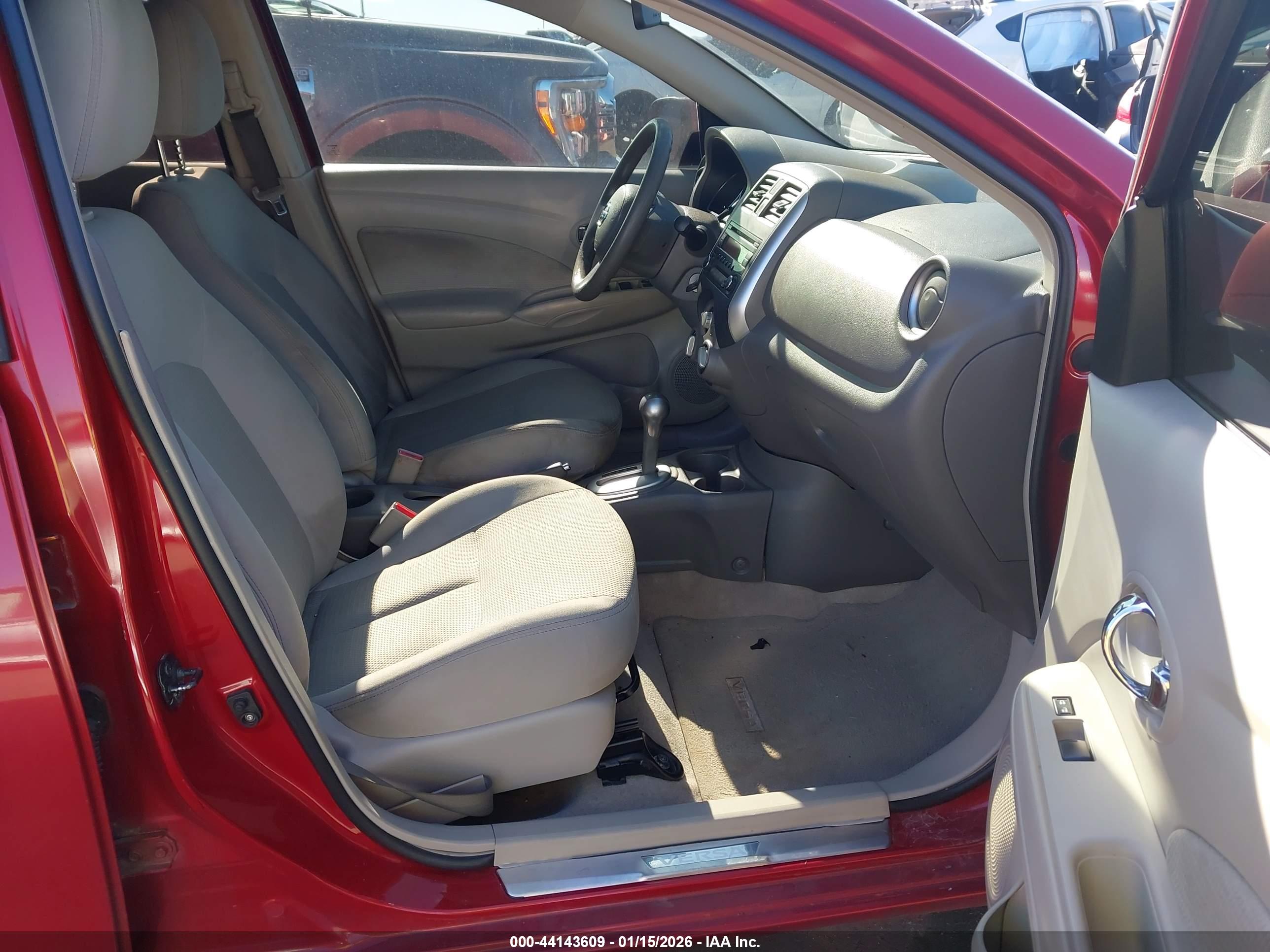NISSAN VERSA image 5