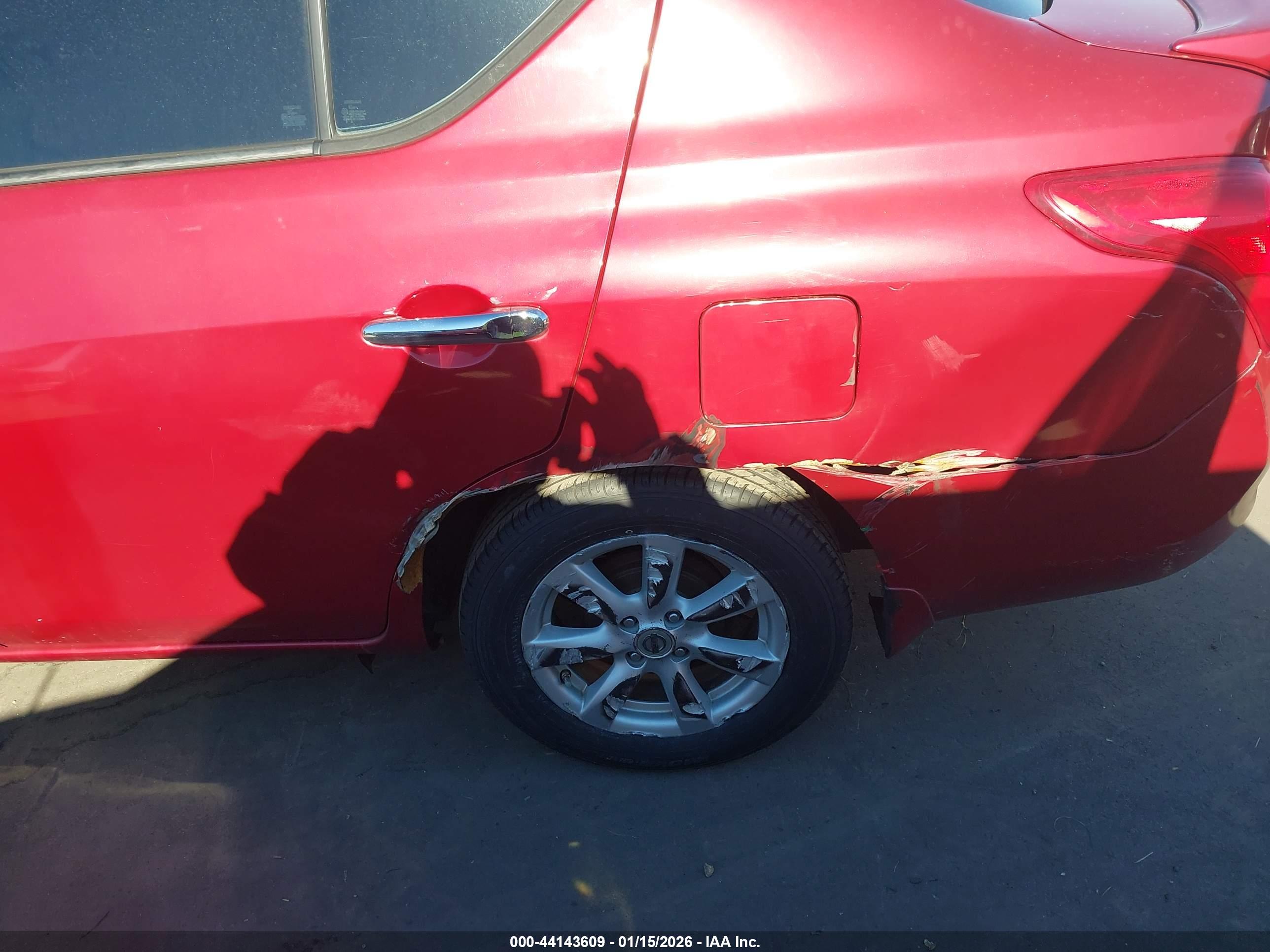 NISSAN VERSA image 6
