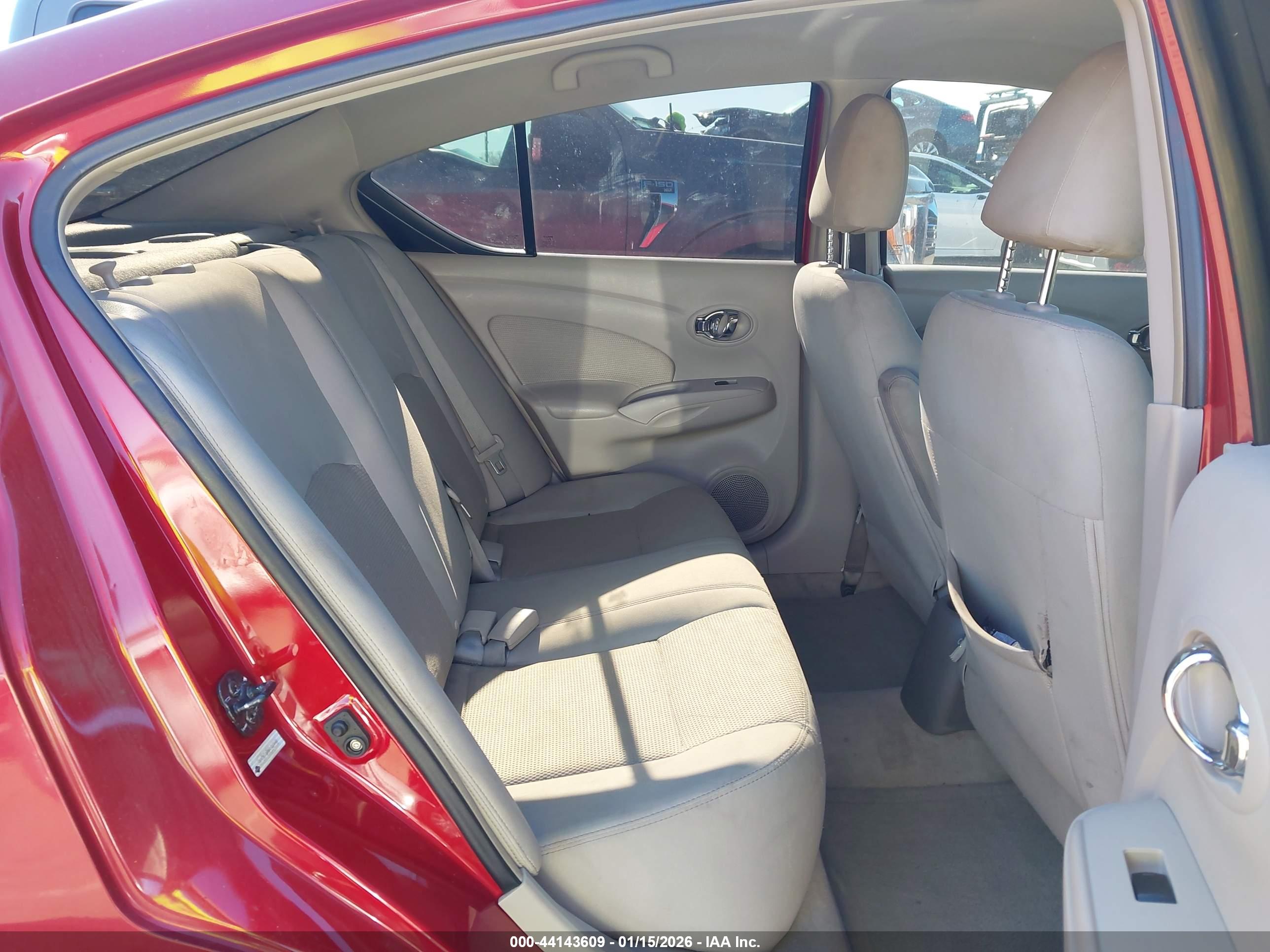 NISSAN VERSA image 8