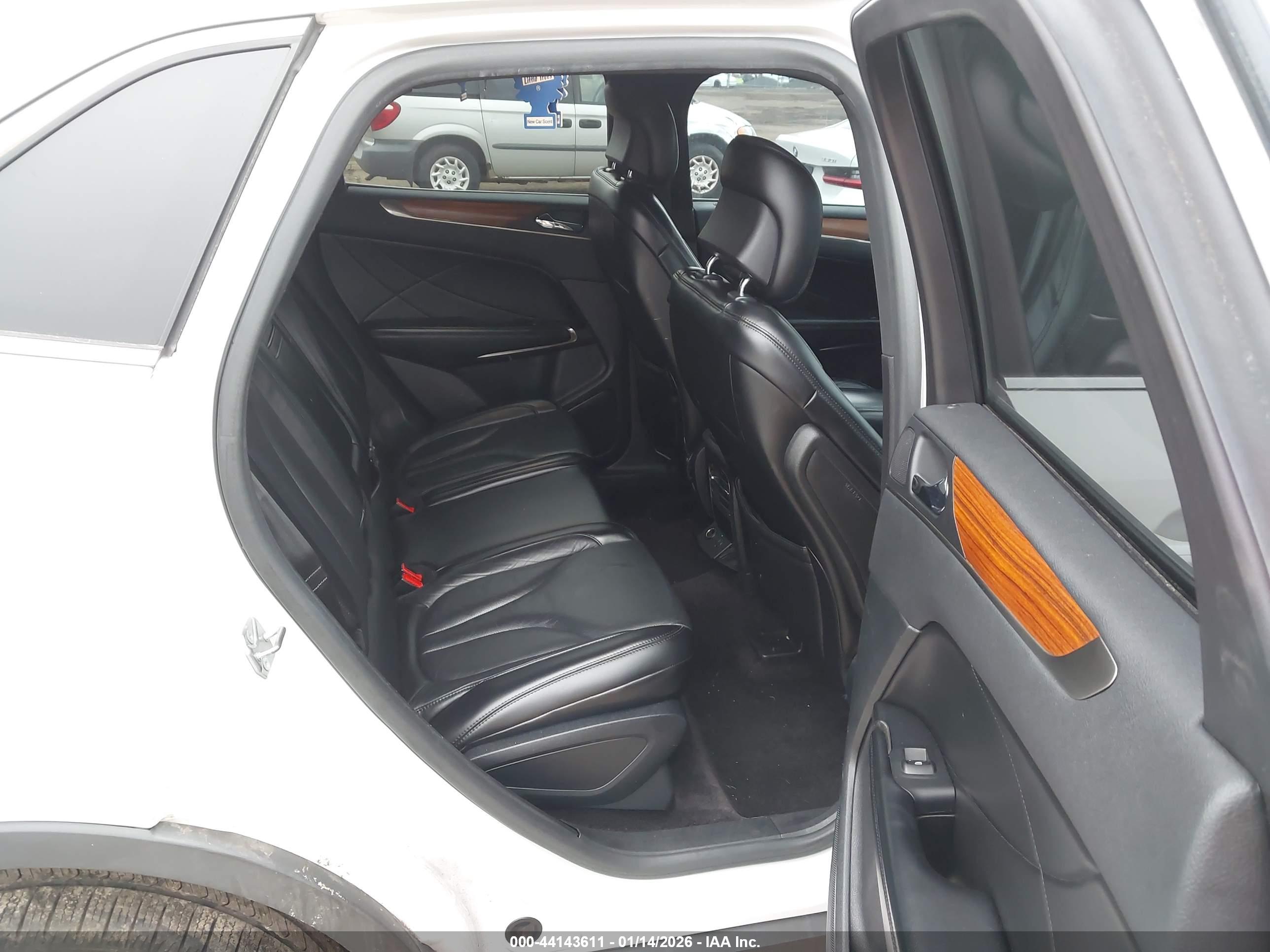 LINCOLN MKC image 8