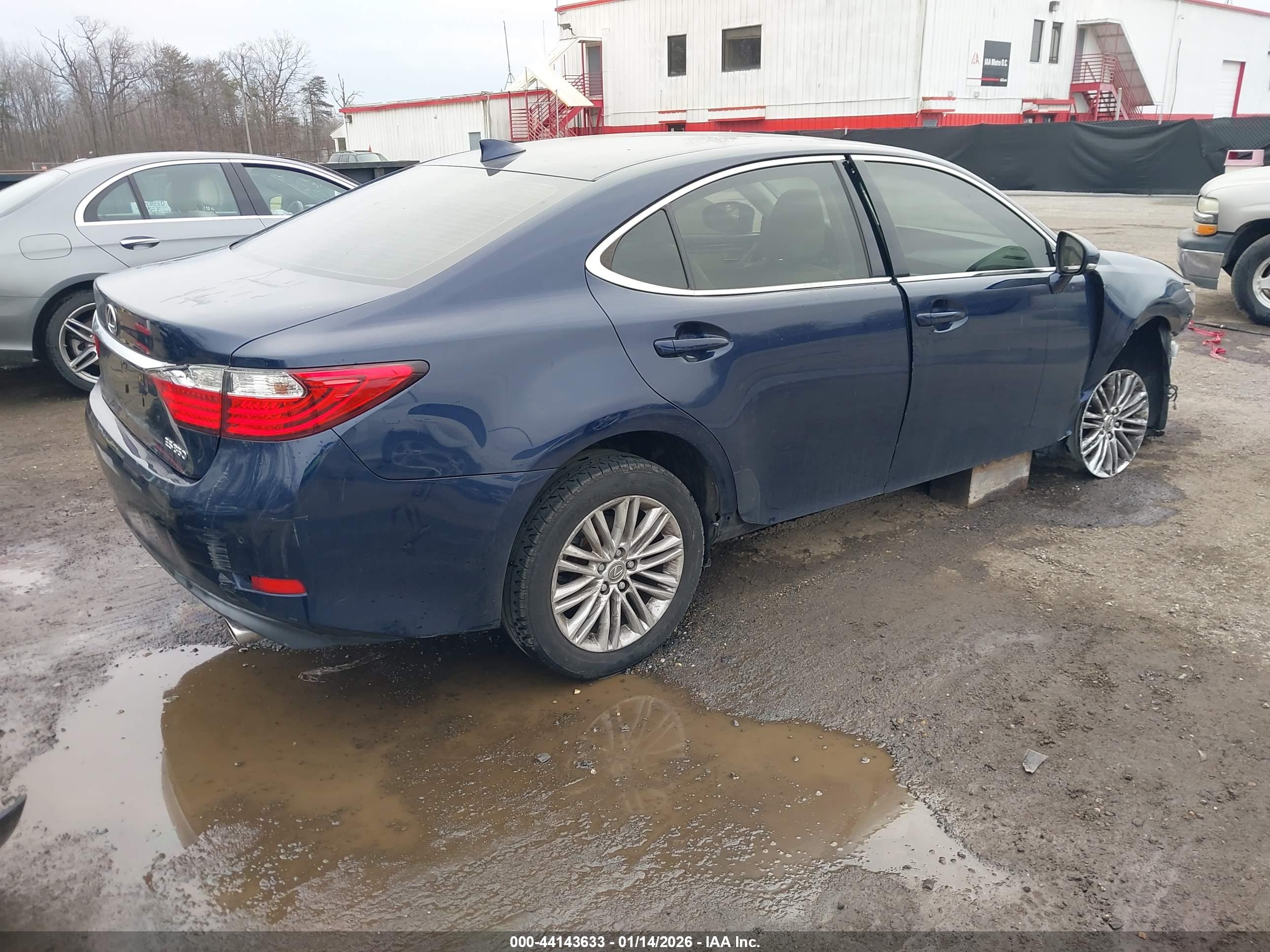 LEXUS ES image 4