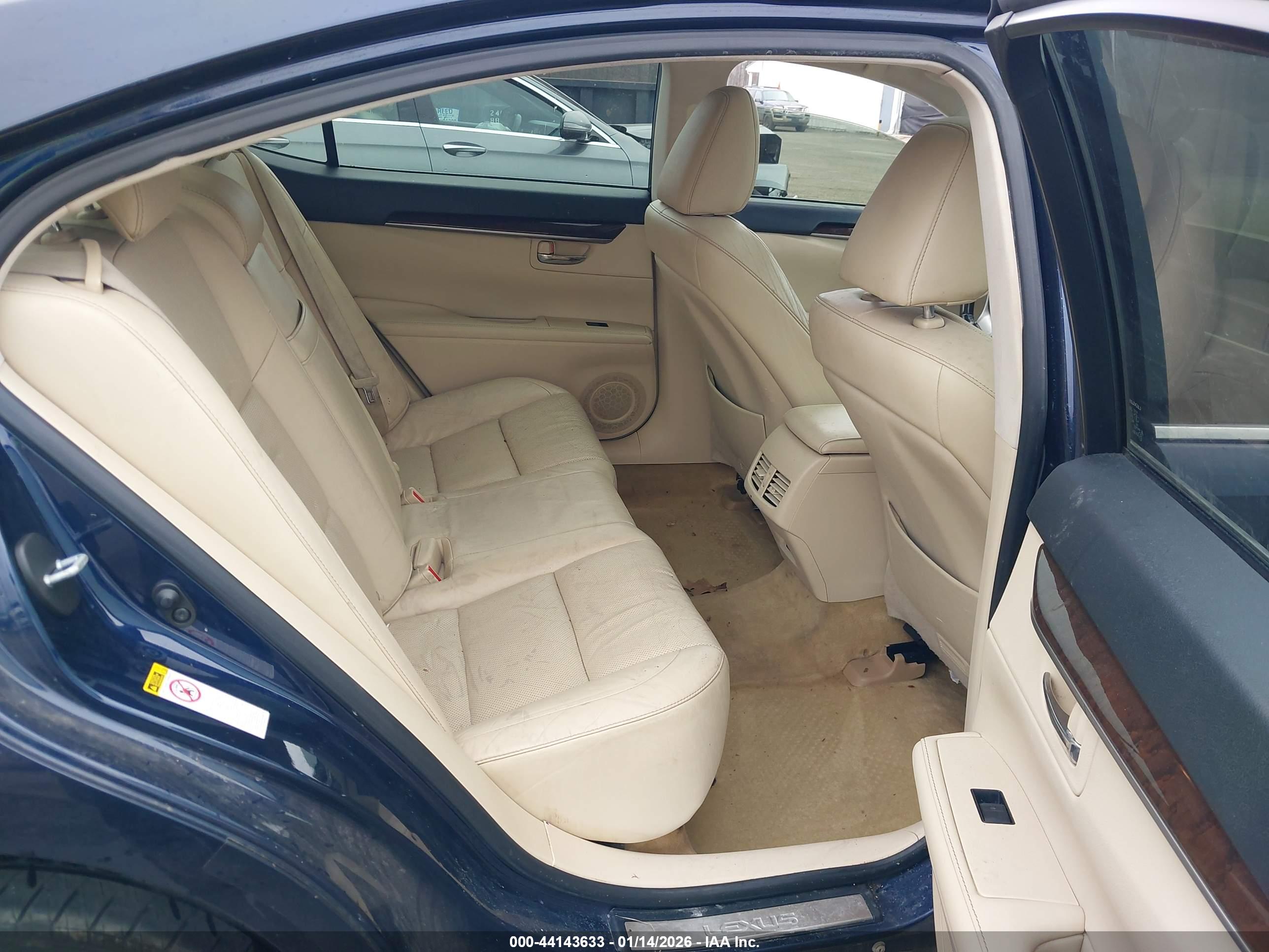 LEXUS ES image 8