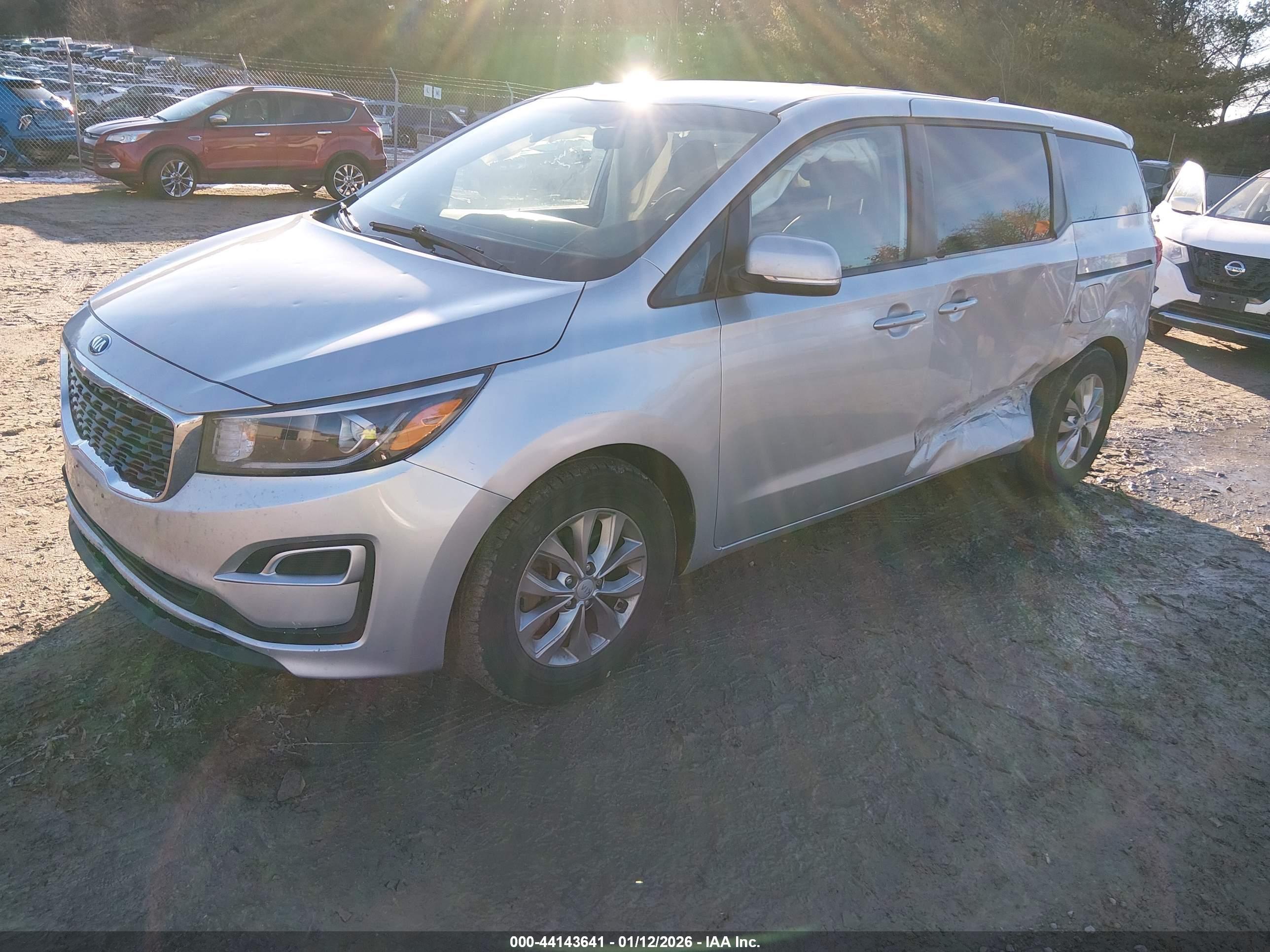KIA SEDONA image 2