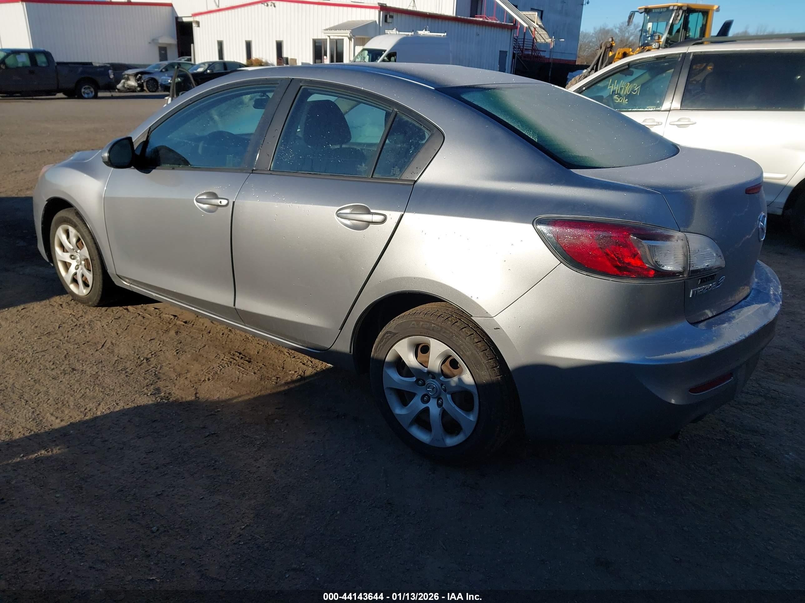 MAZDA MAZDA3 image 3
