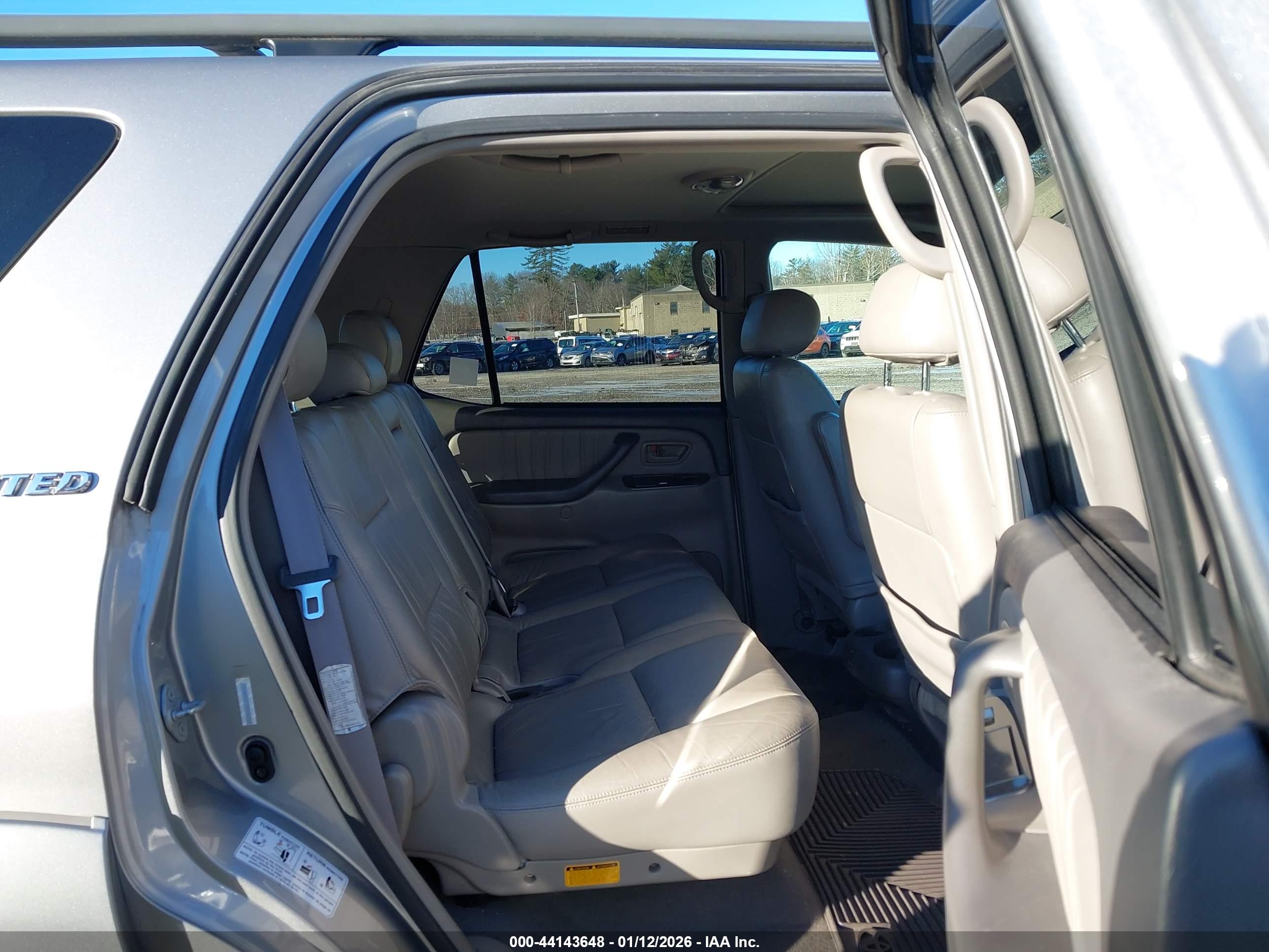 TOYOTA SEQUOIA image 8