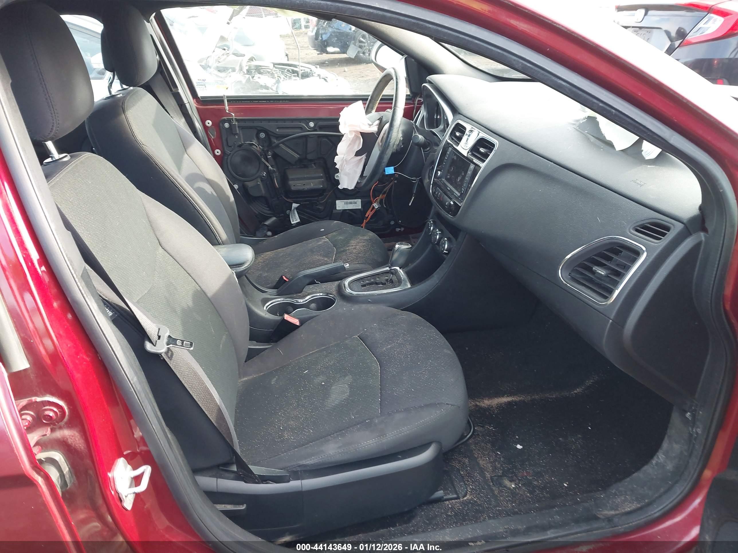 CHRYSLER 200 image 5