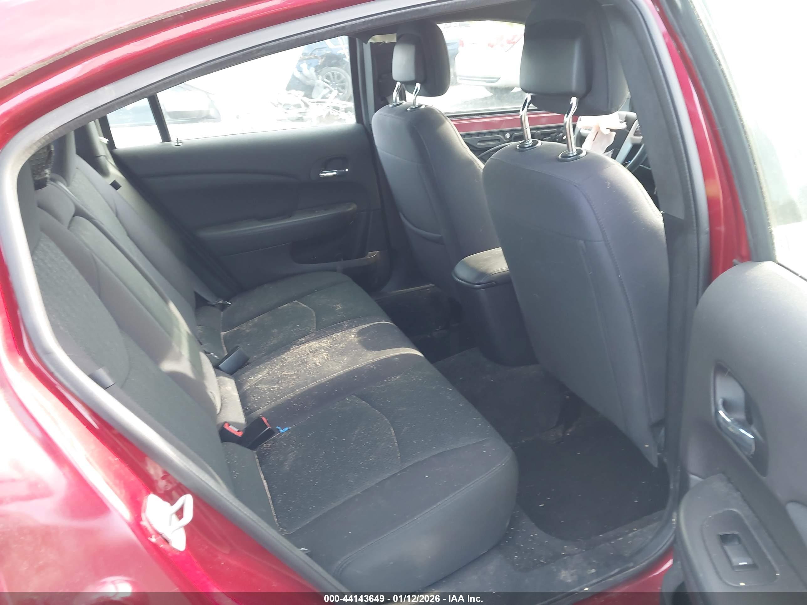 CHRYSLER 200 image 8