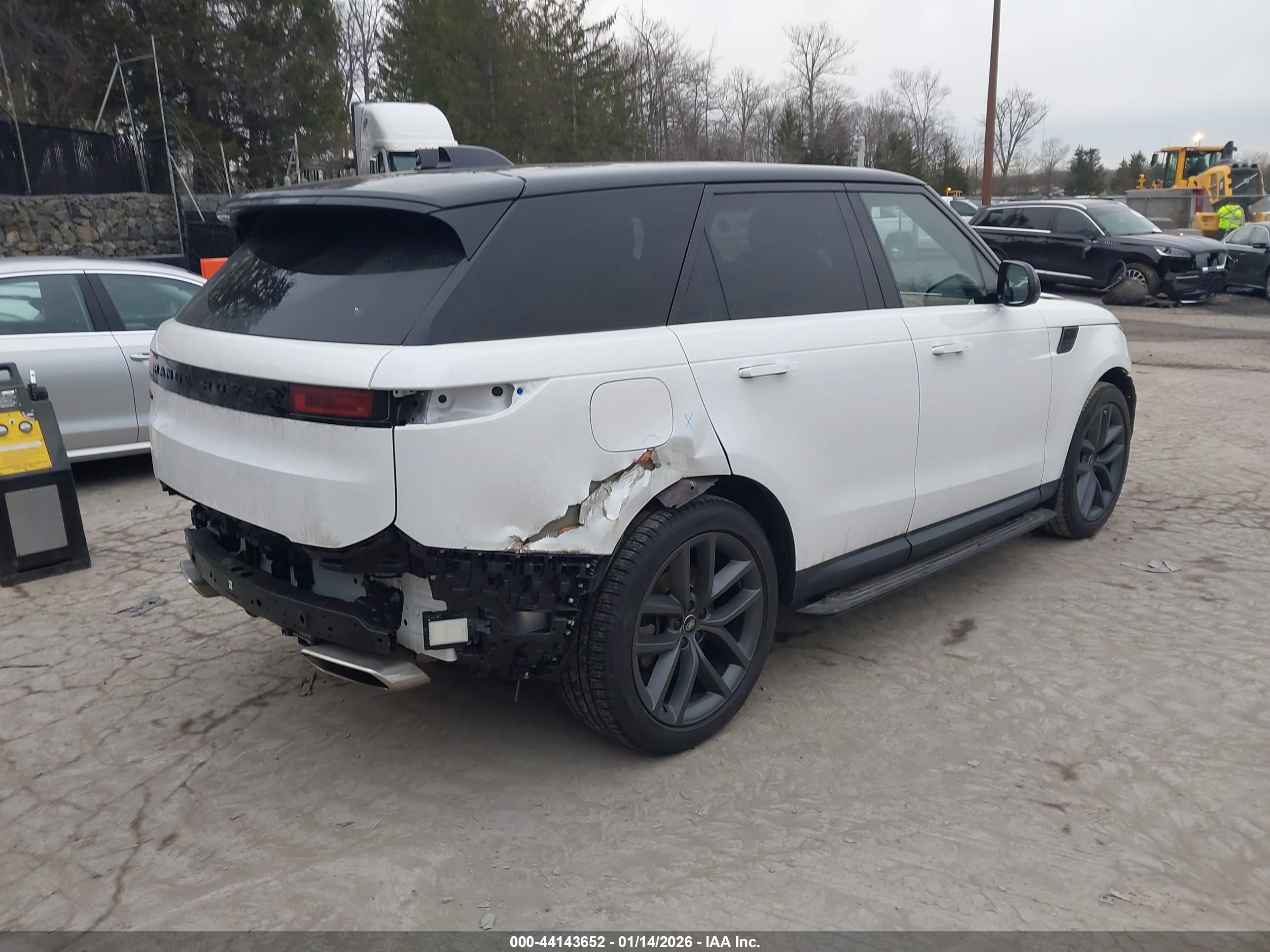 LAND ROVER image 4