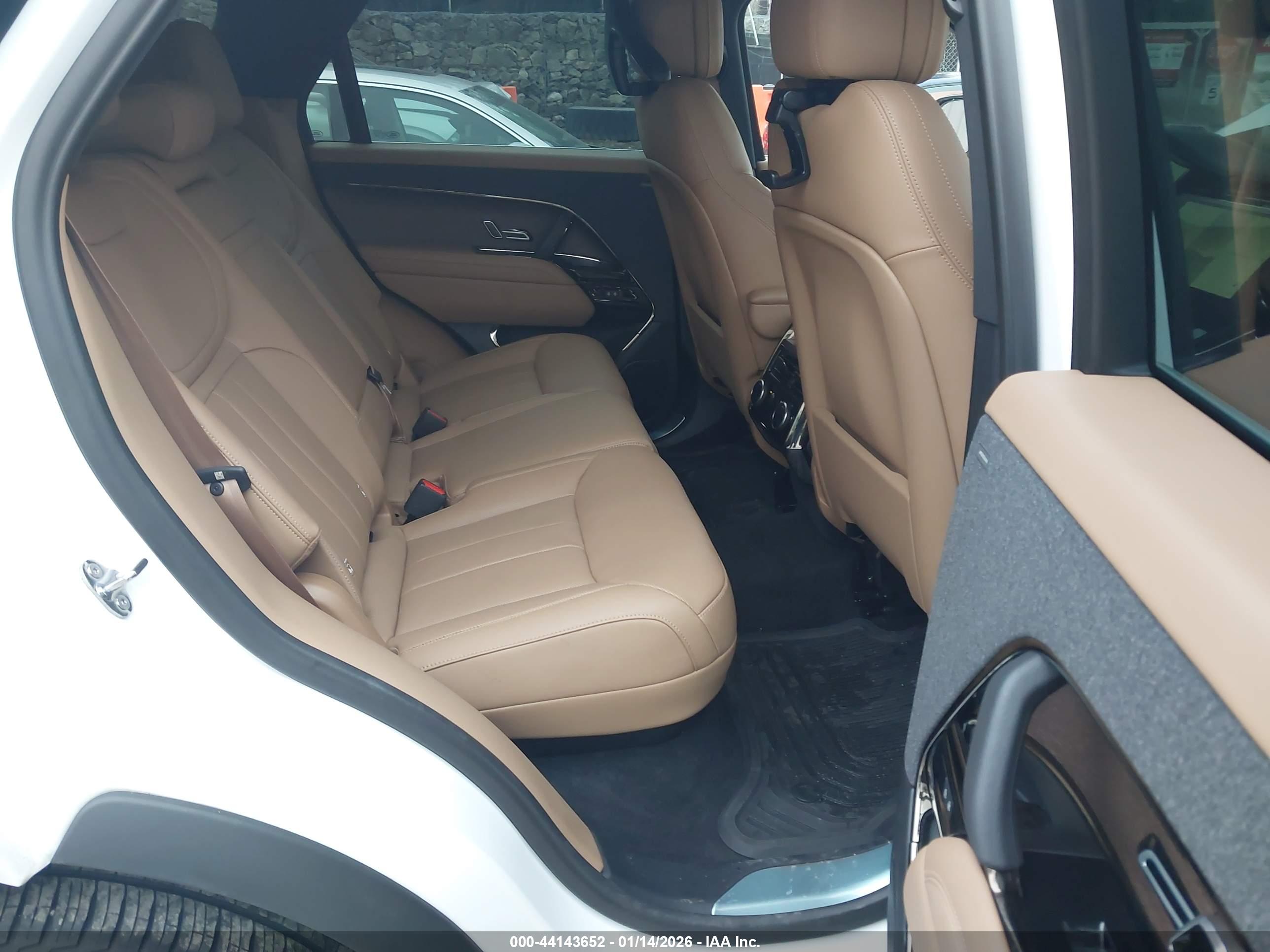 LAND ROVER image 8