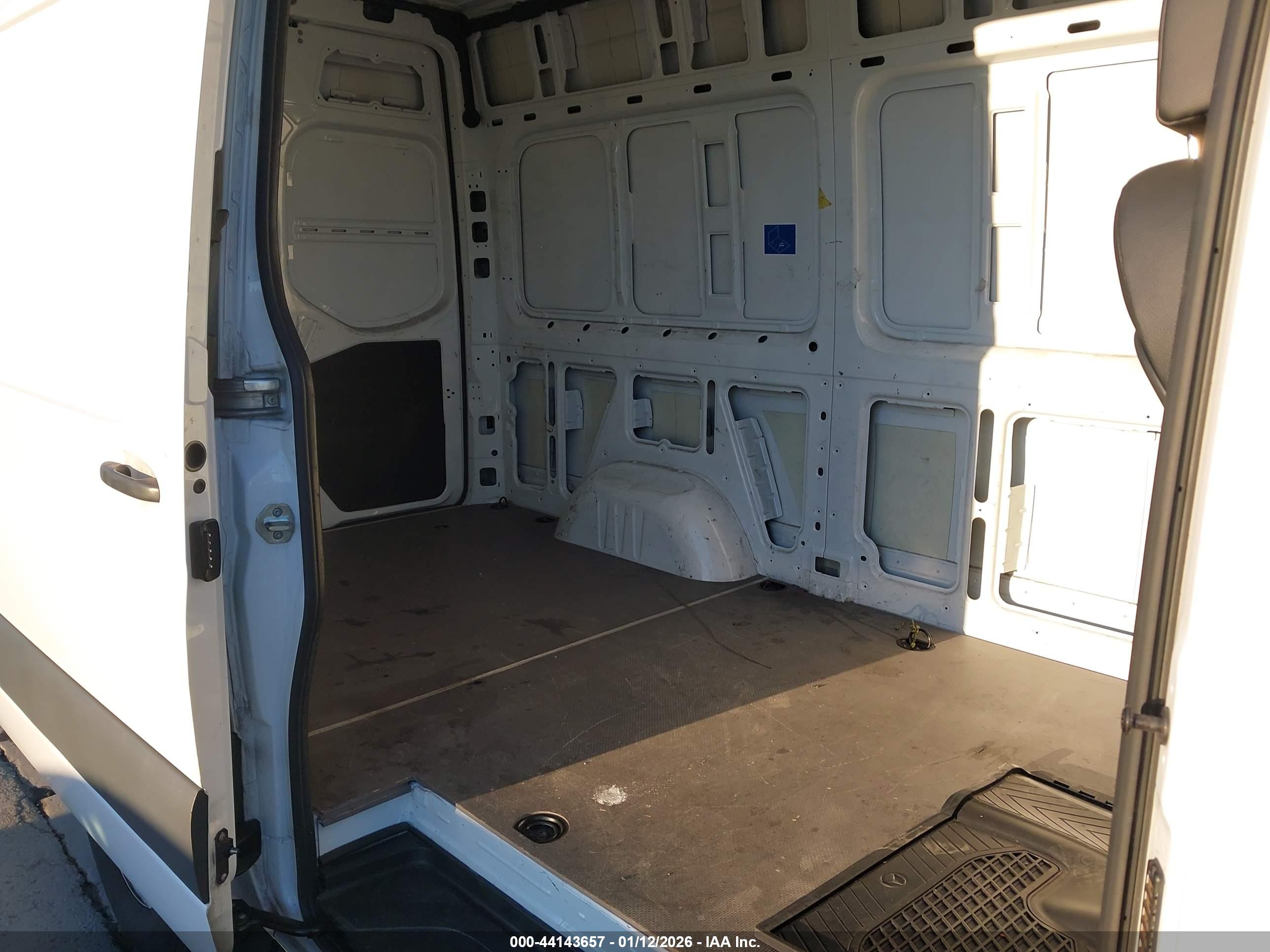 MERCEDES-BENZ SPRINTER image 8