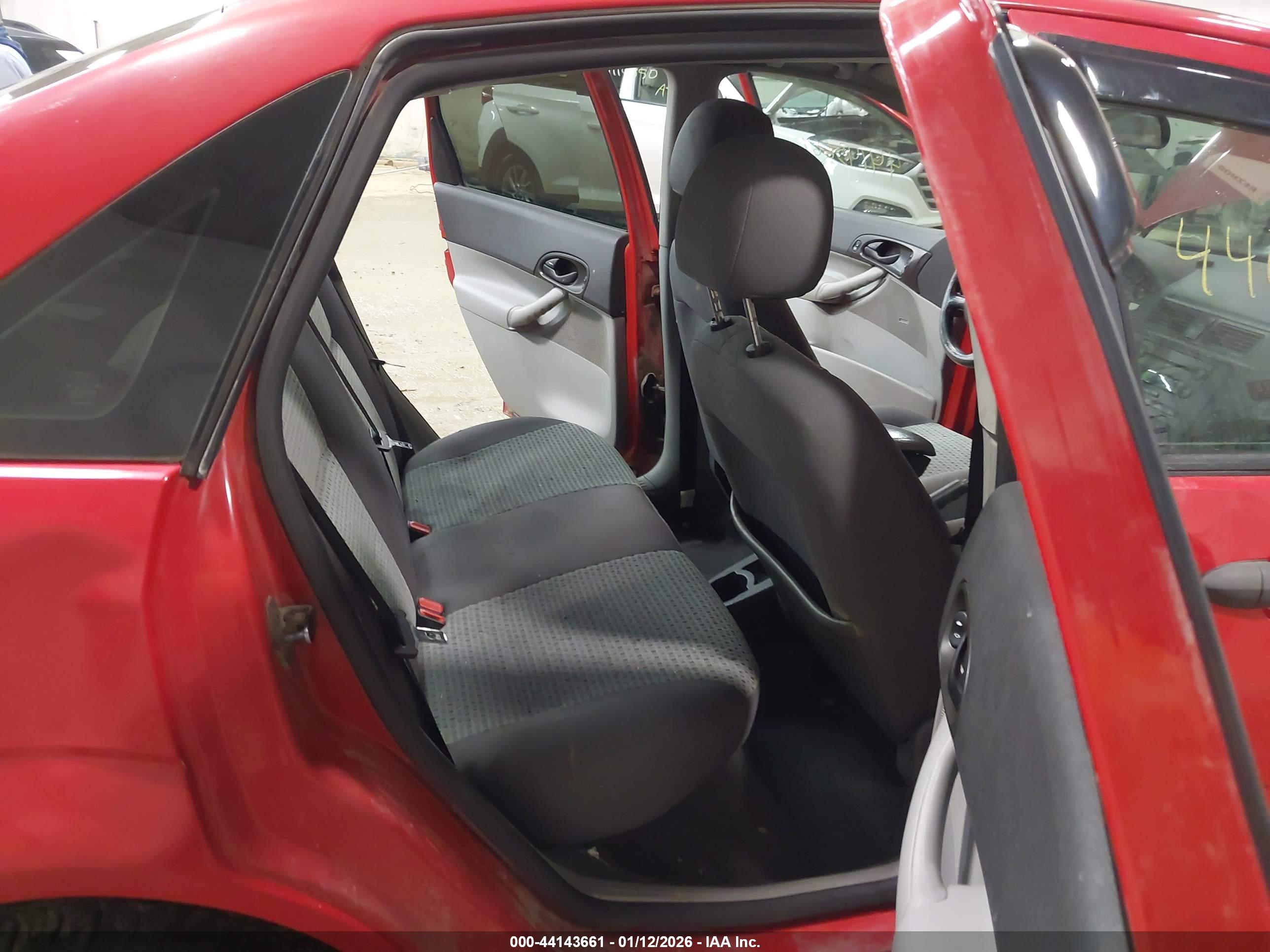 FORD FOCUS image 8