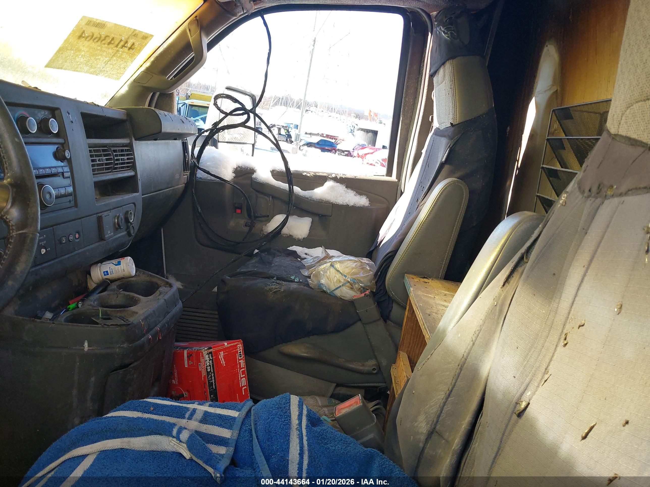 CHEVROLET EXPRESS image 8