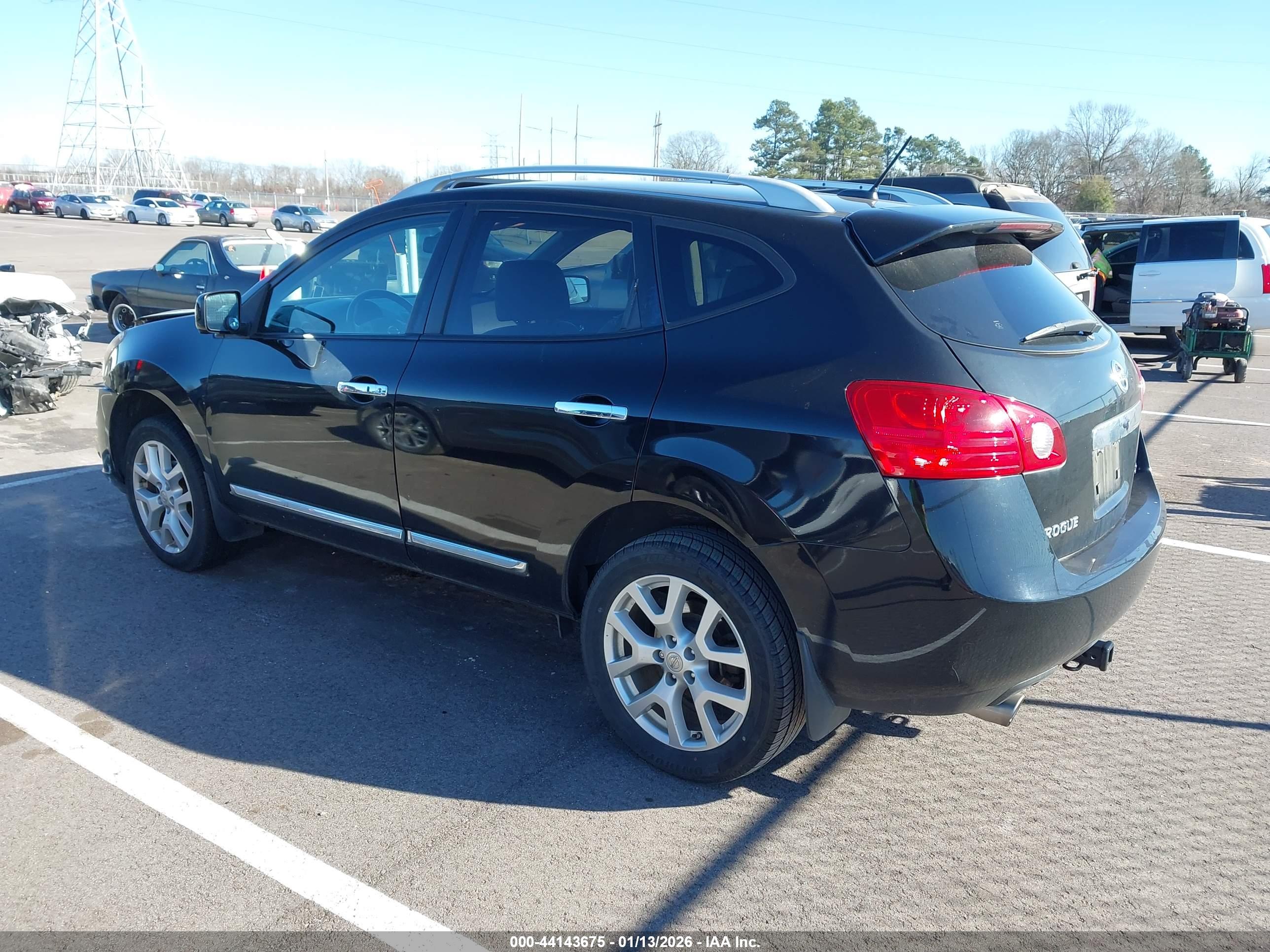 NISSAN ROGUE image 3