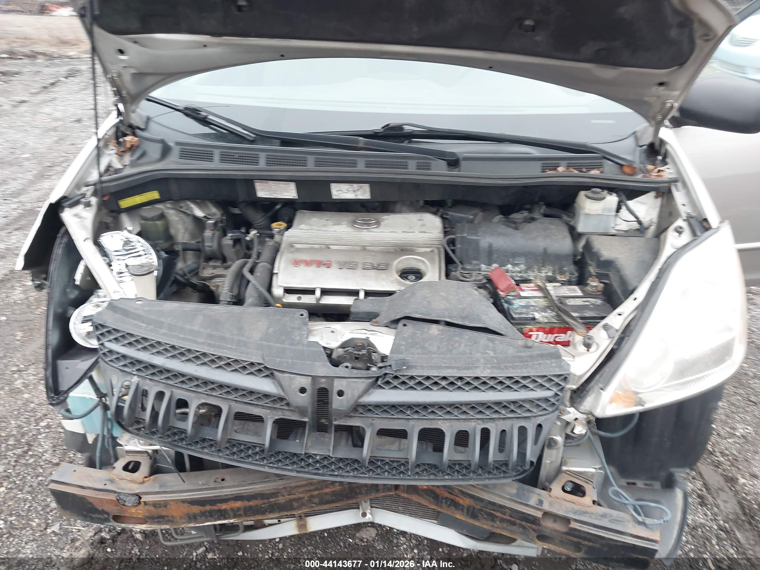 TOYOTA SIENNA image 10