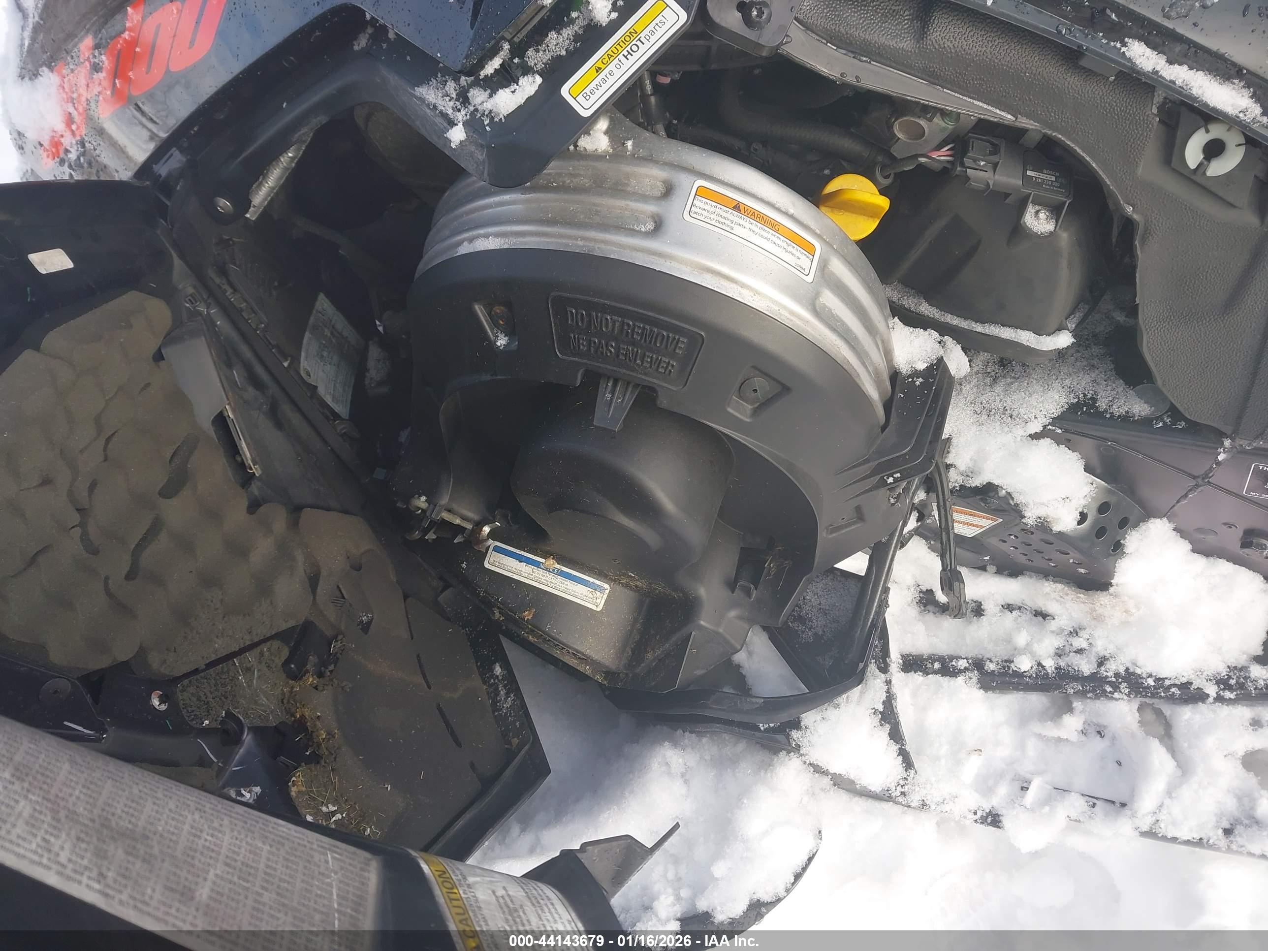 SKID MXZ image 10