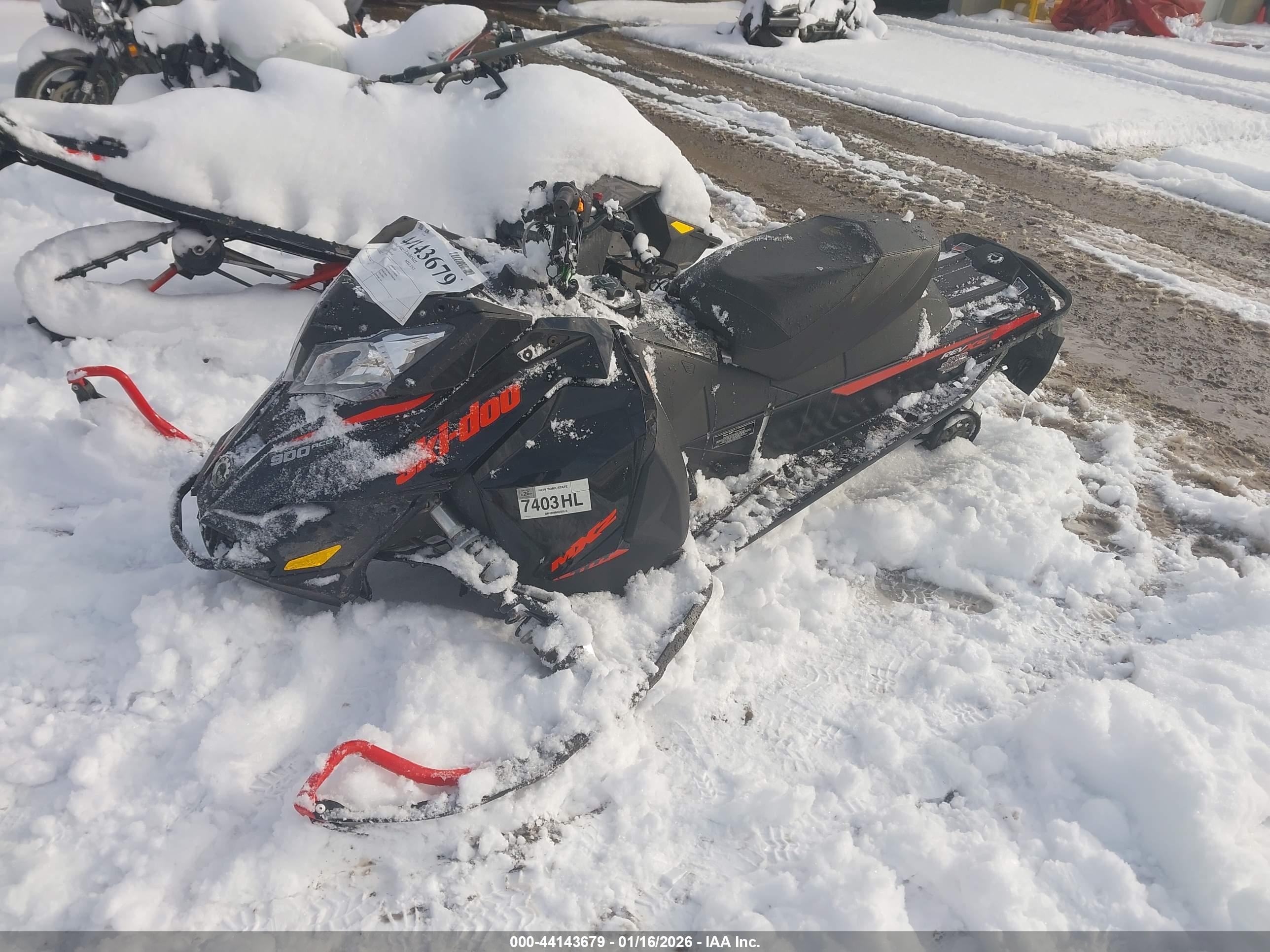 SKID MXZ image 2
