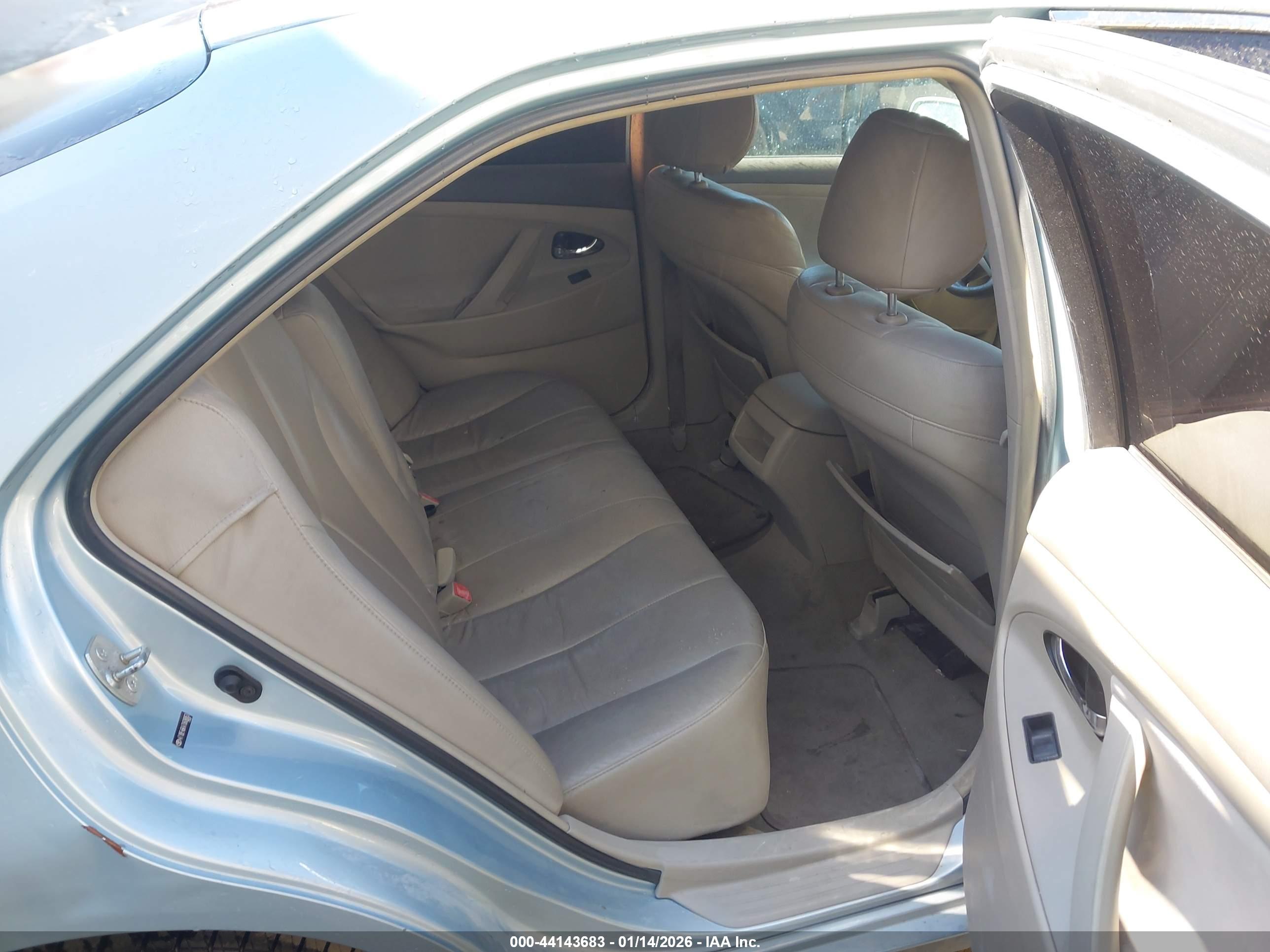 TOYOTA CAMRY image 8