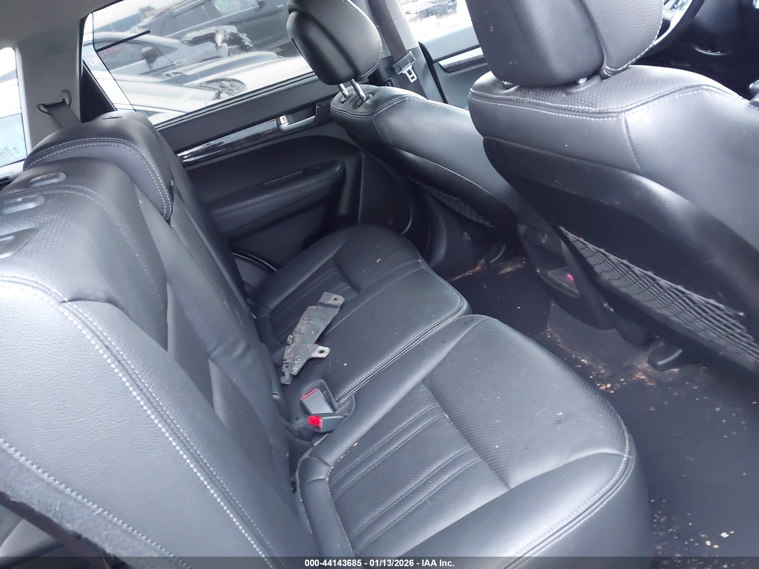 KIA SORENTO image 8
