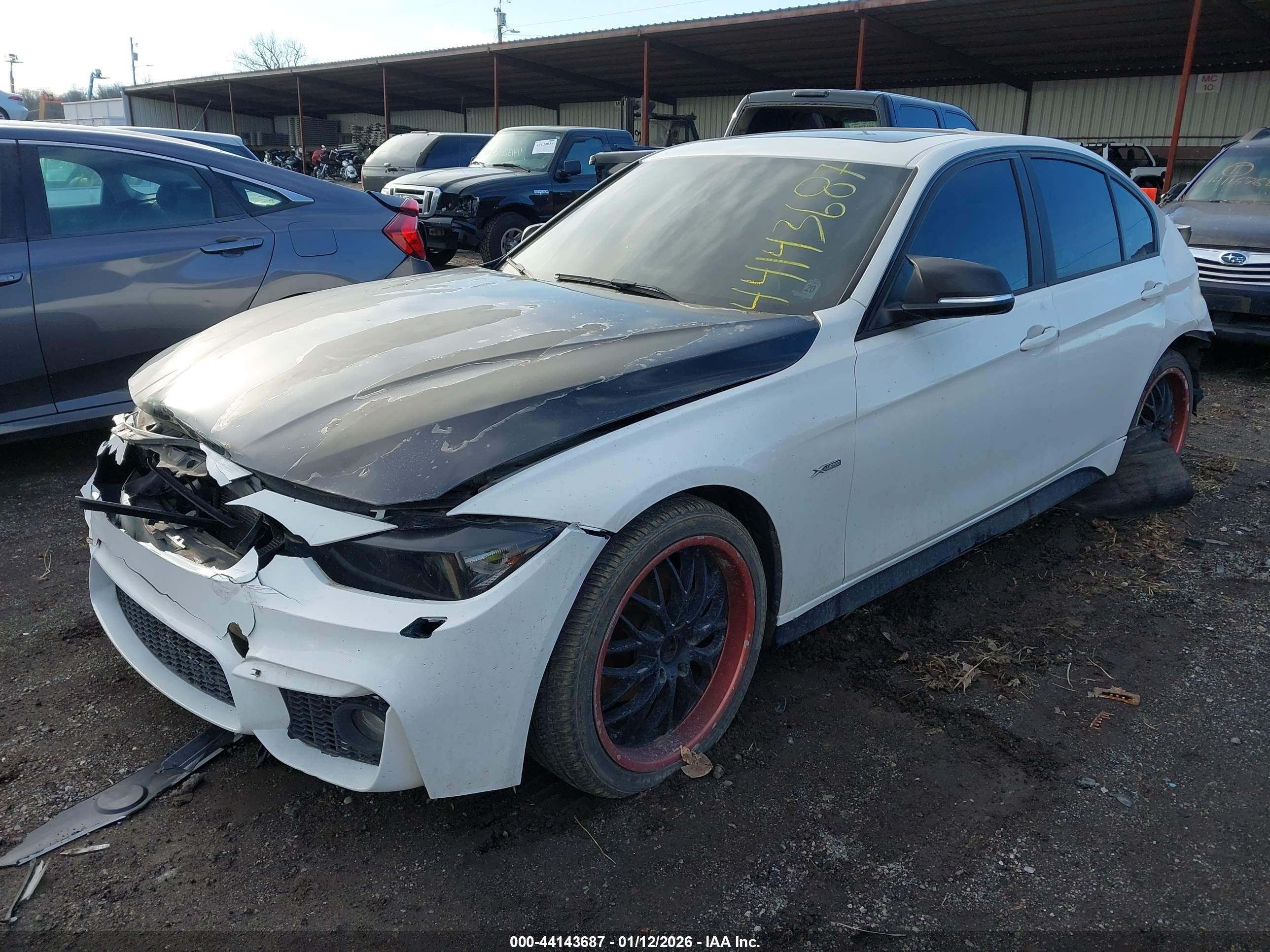 BMW 320I image 2