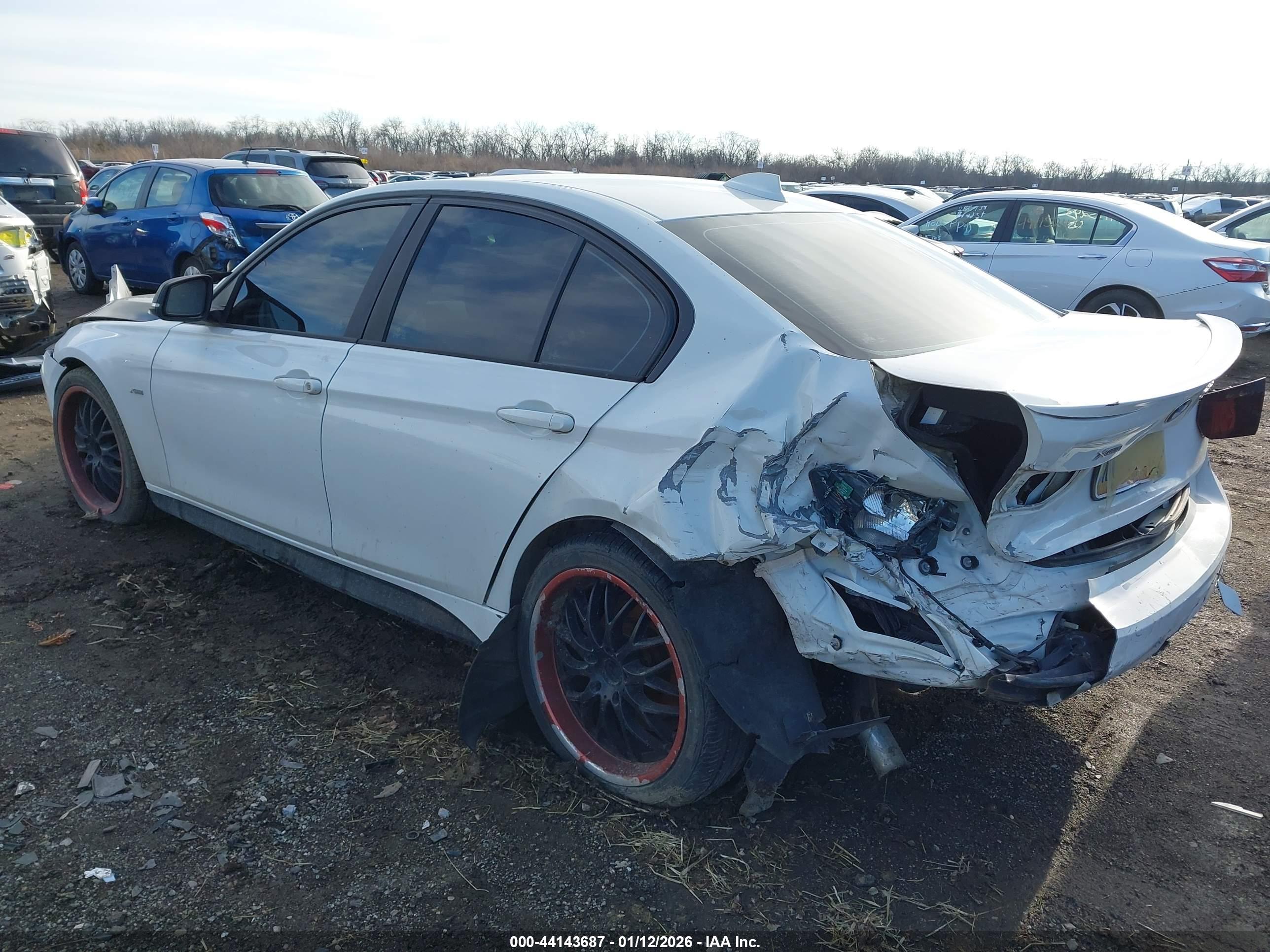 BMW 320I image 3