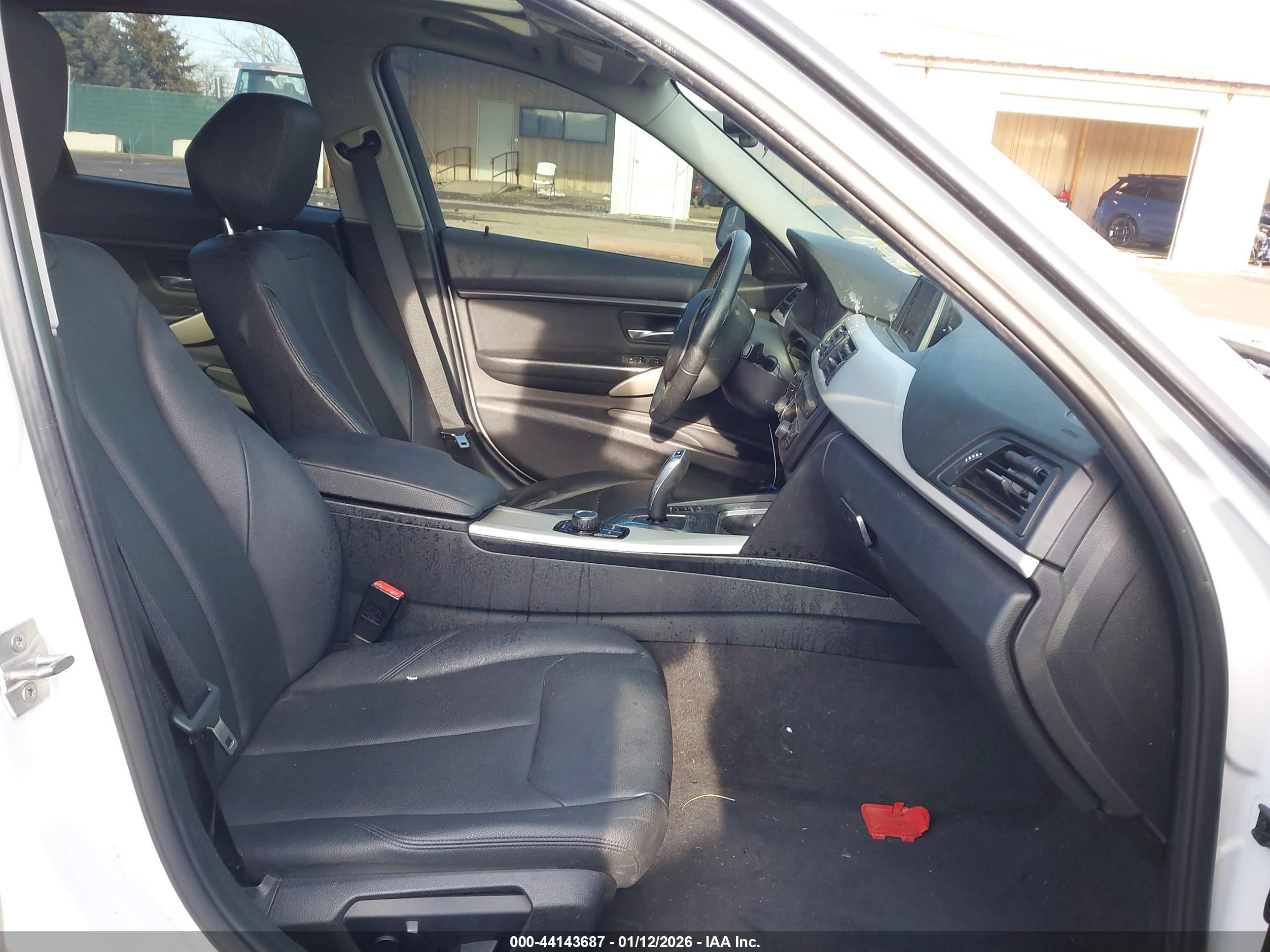 BMW 320I image 5
