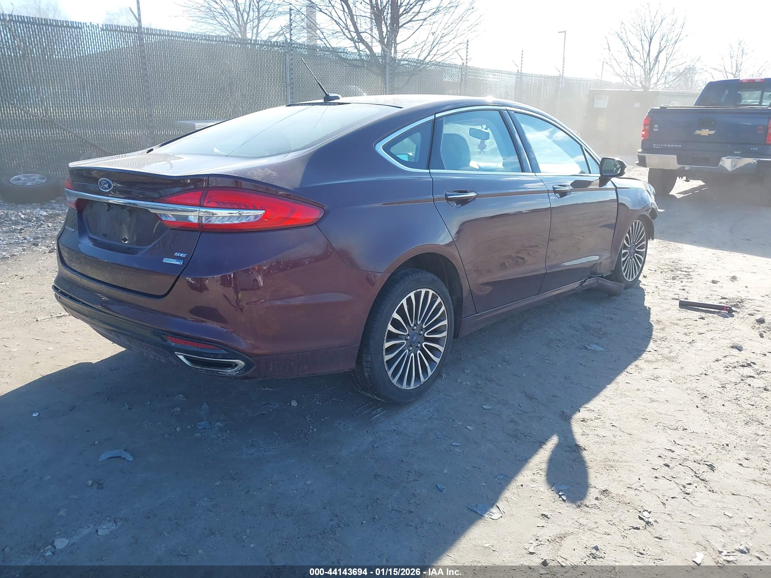 FORD FUSION image 4