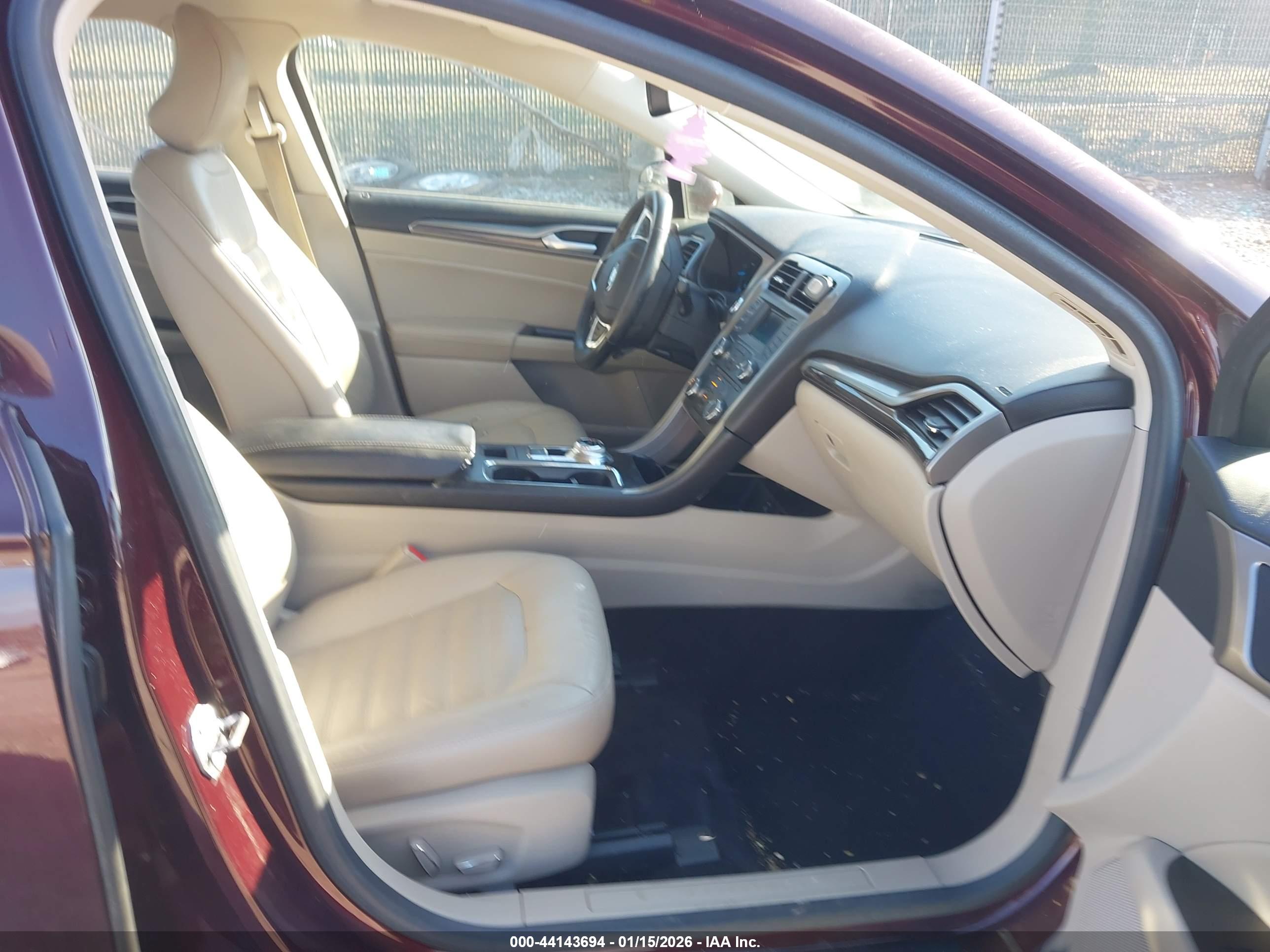 FORD FUSION image 5